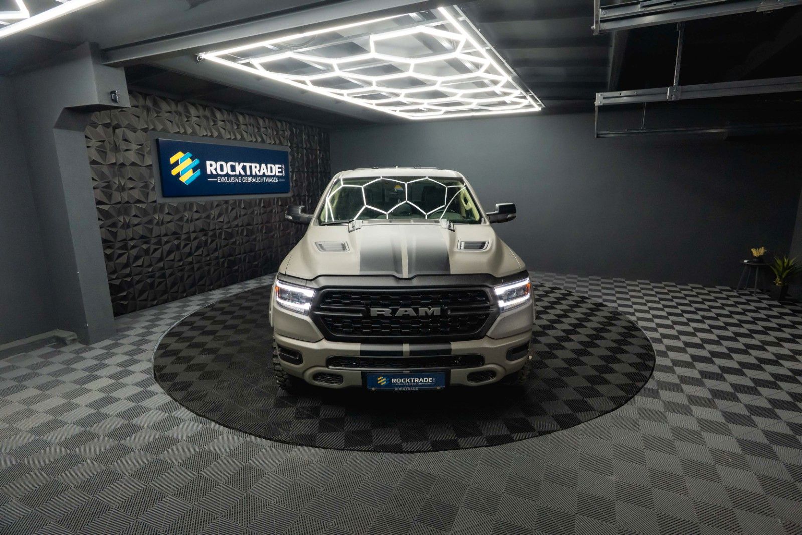 Fahrzeugabbildung Dodge RAM 5.7 V8 HEMI 4x4 OFFROAD Night LARAMIE RAPTOR