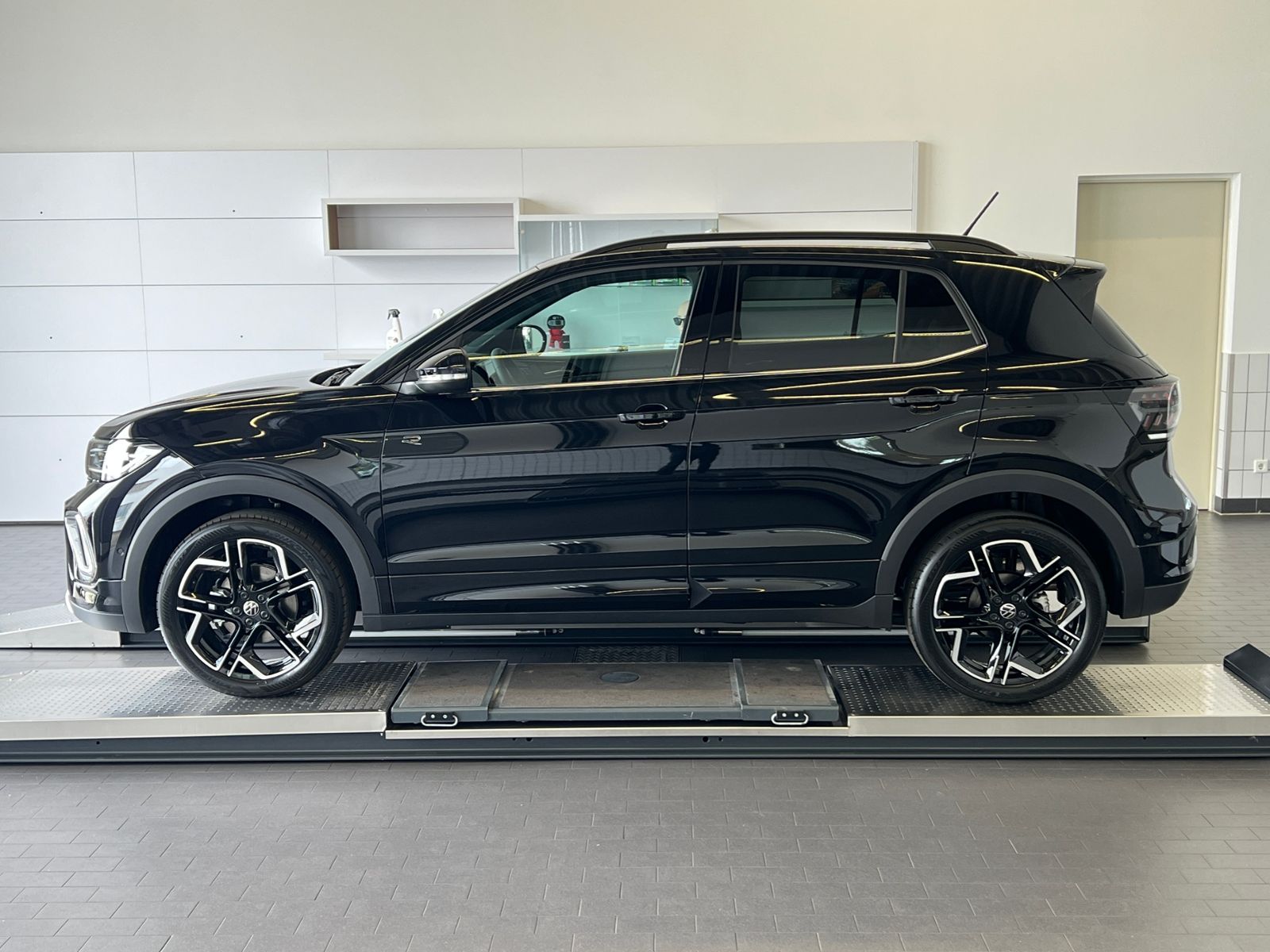 Fahrzeugabbildung Volkswagen T-Cross R-Line 1.5 TSI DSG *AHK, IQ.LIGHT, ACC,