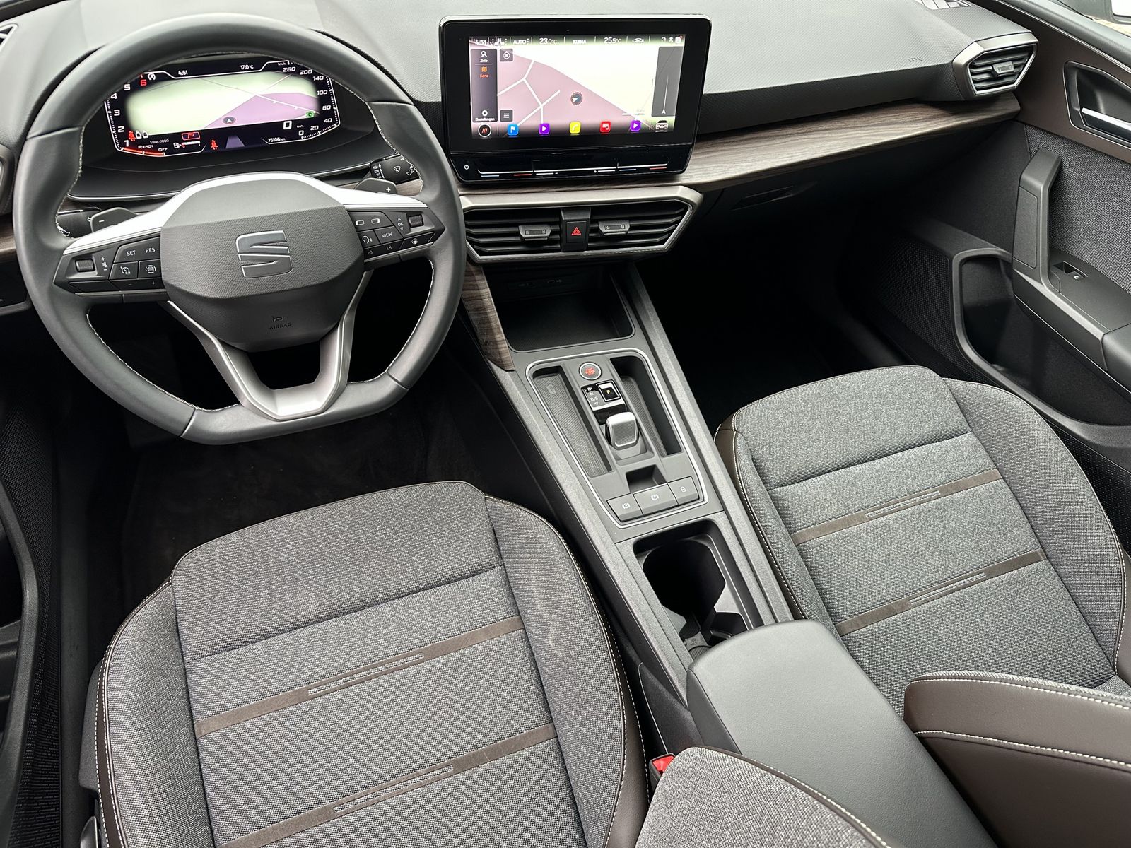 Fahrzeugabbildung SEAT Leon SpT 2.0 TDI DSG Xcellence NAV+LED+AHK+VCOCK