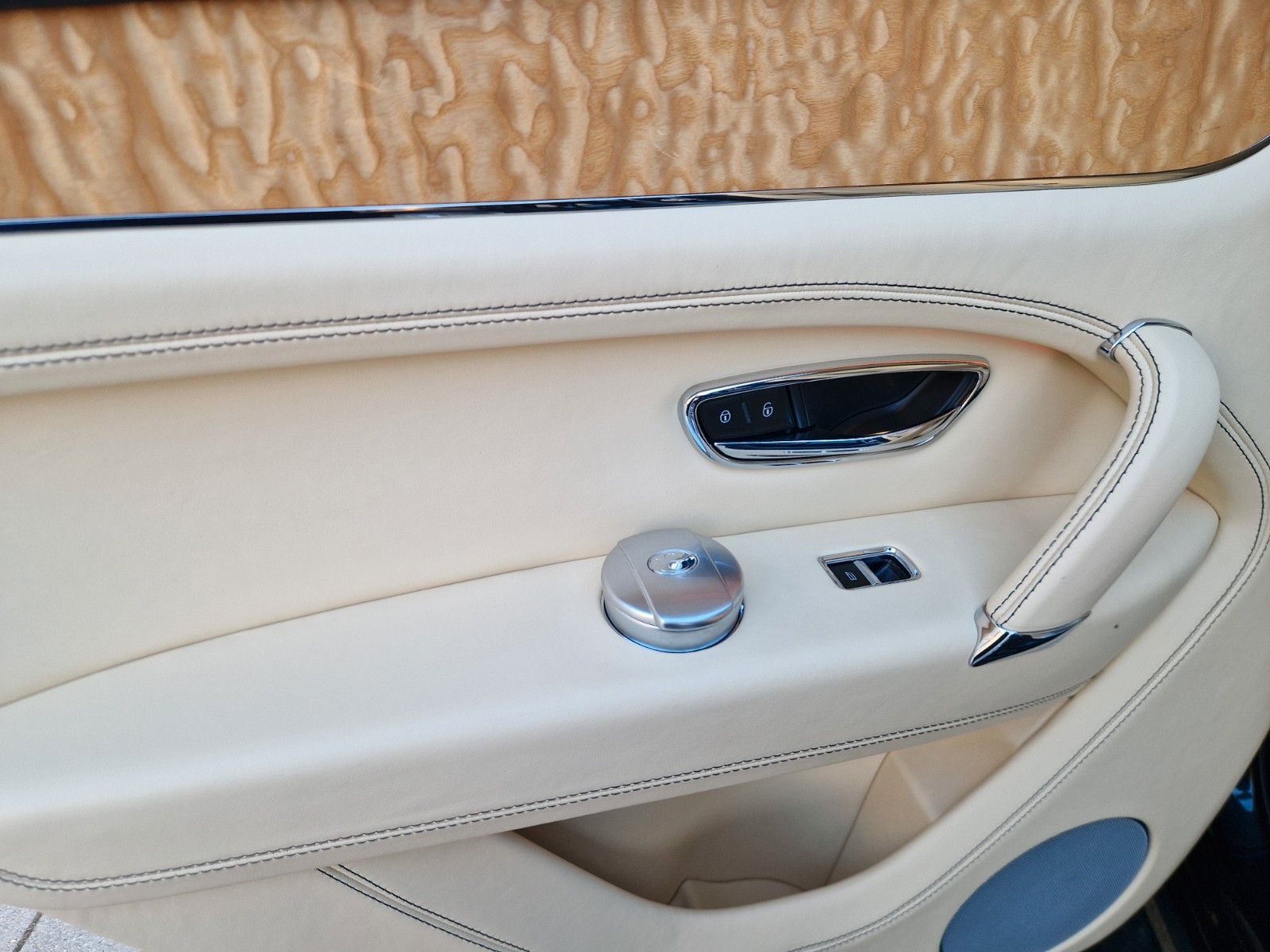 Fahrzeugabbildung Bentley Bentayga V8 Diesel*Massage*AHK*Schiebedach*VOLL