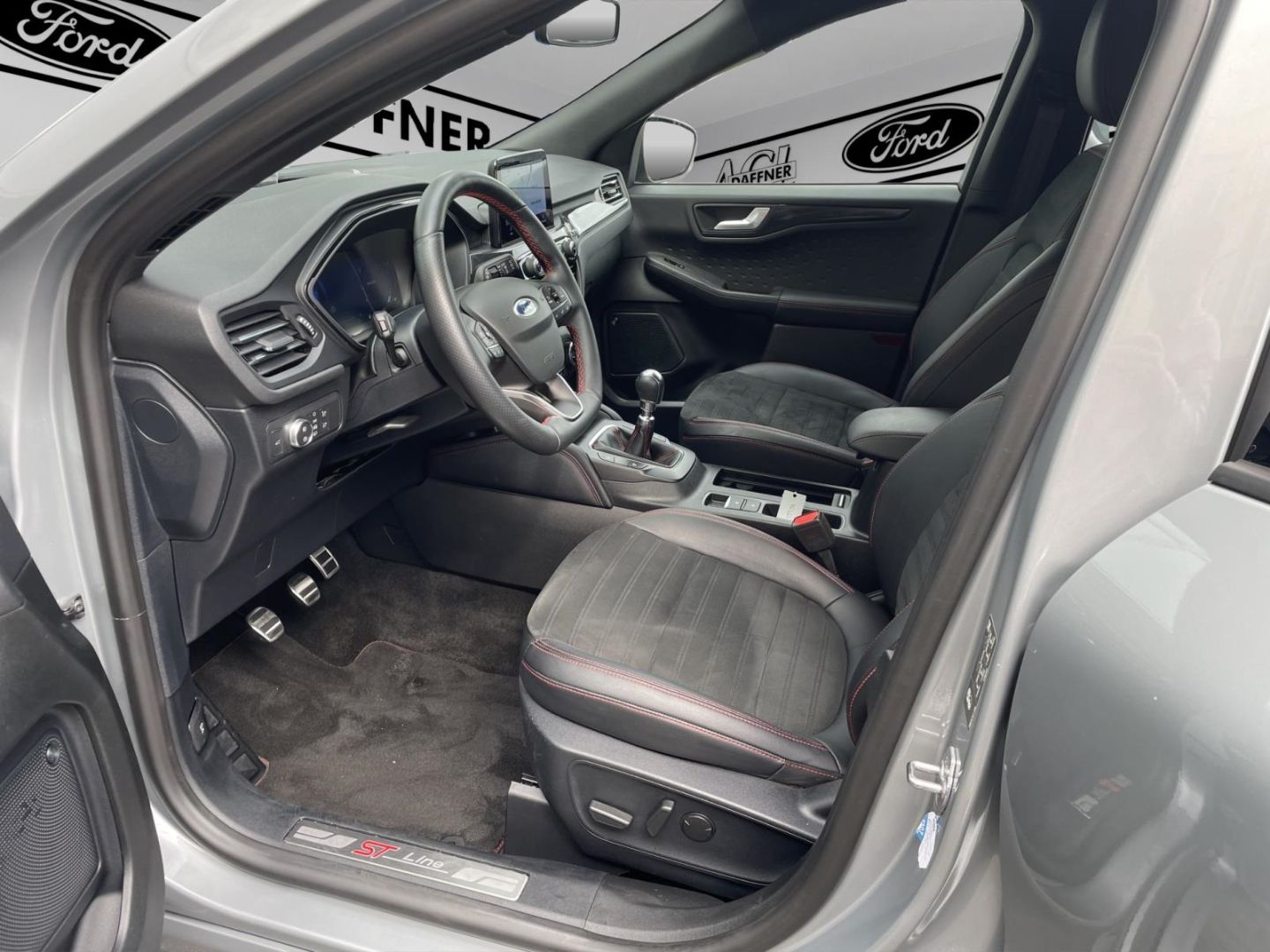 Fahrzeugabbildung Ford Kuga Hybrid ST-Line X PANO HUD El. Panodach Navi