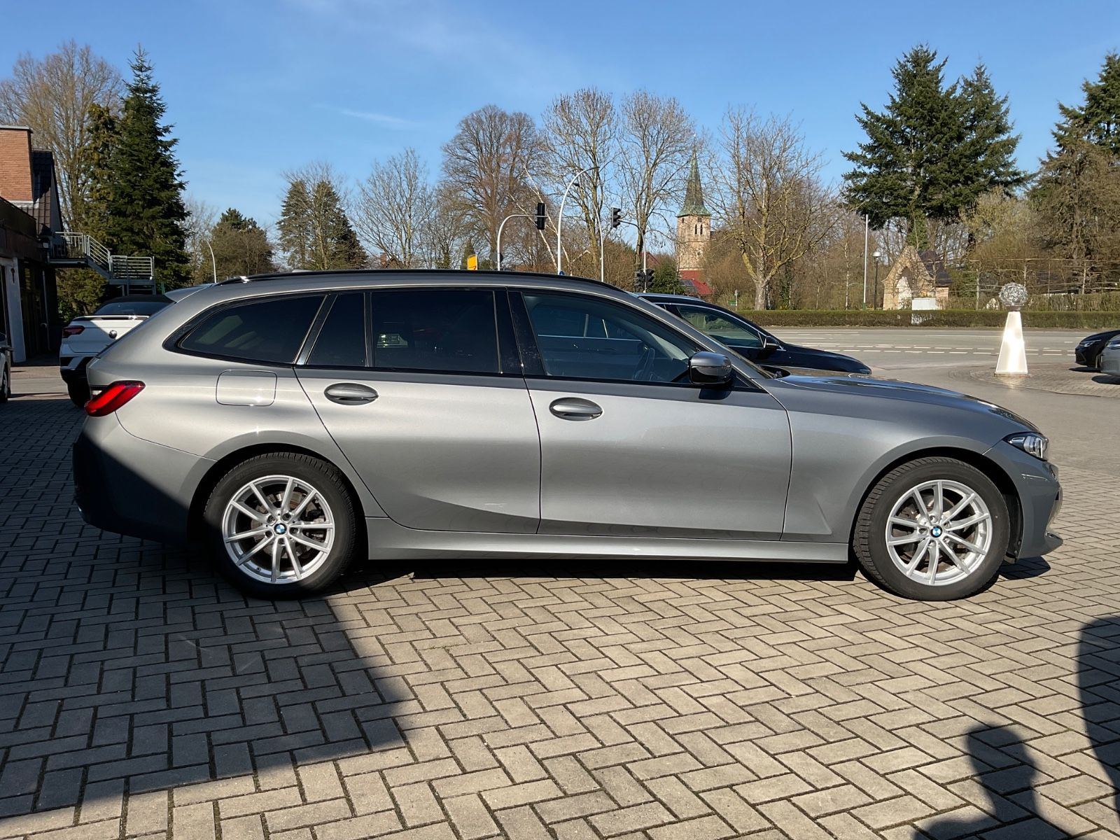 Fahrzeugabbildung BMW 320d xDrive Touring Auto,LED,Navi,CarPlay,Spur