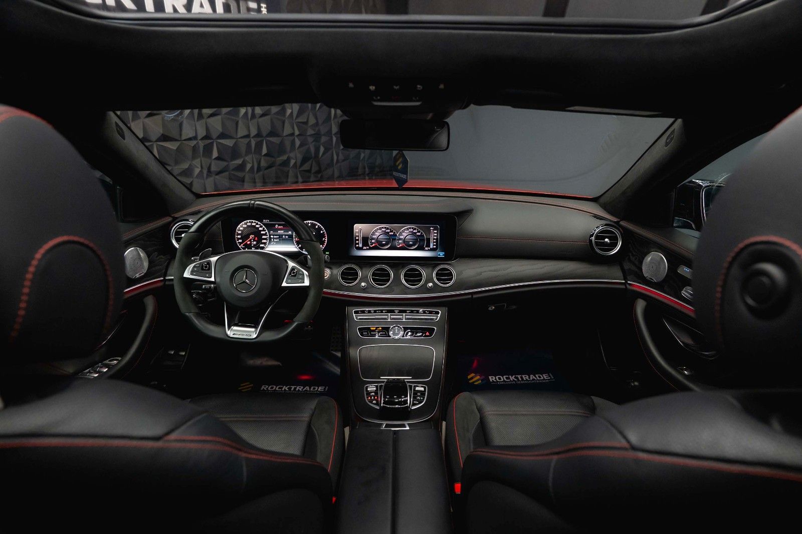 Fahrzeugabbildung Mercedes-Benz E 43 AMG 4Matic Night-Paket *Airmatic*ACC*Pano*