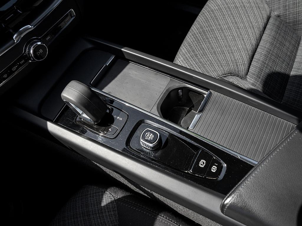 Volvo XC60 B4 Momentum Pro, миниатюра 18