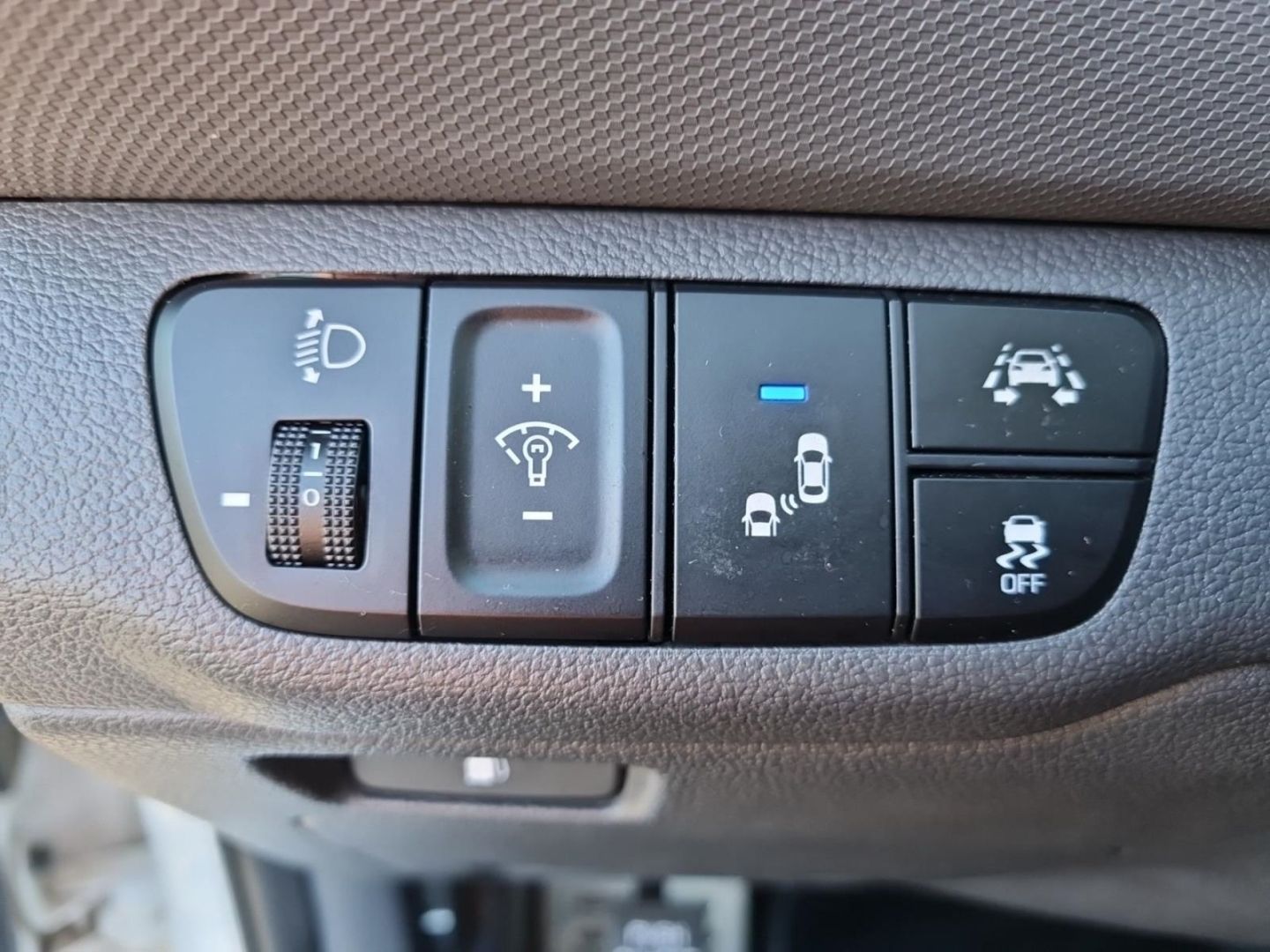 Fahrzeugabbildung Hyundai IONIQ 1.6 GDi HEV ELECTRO PREMIUM ALLWETTER+PDC