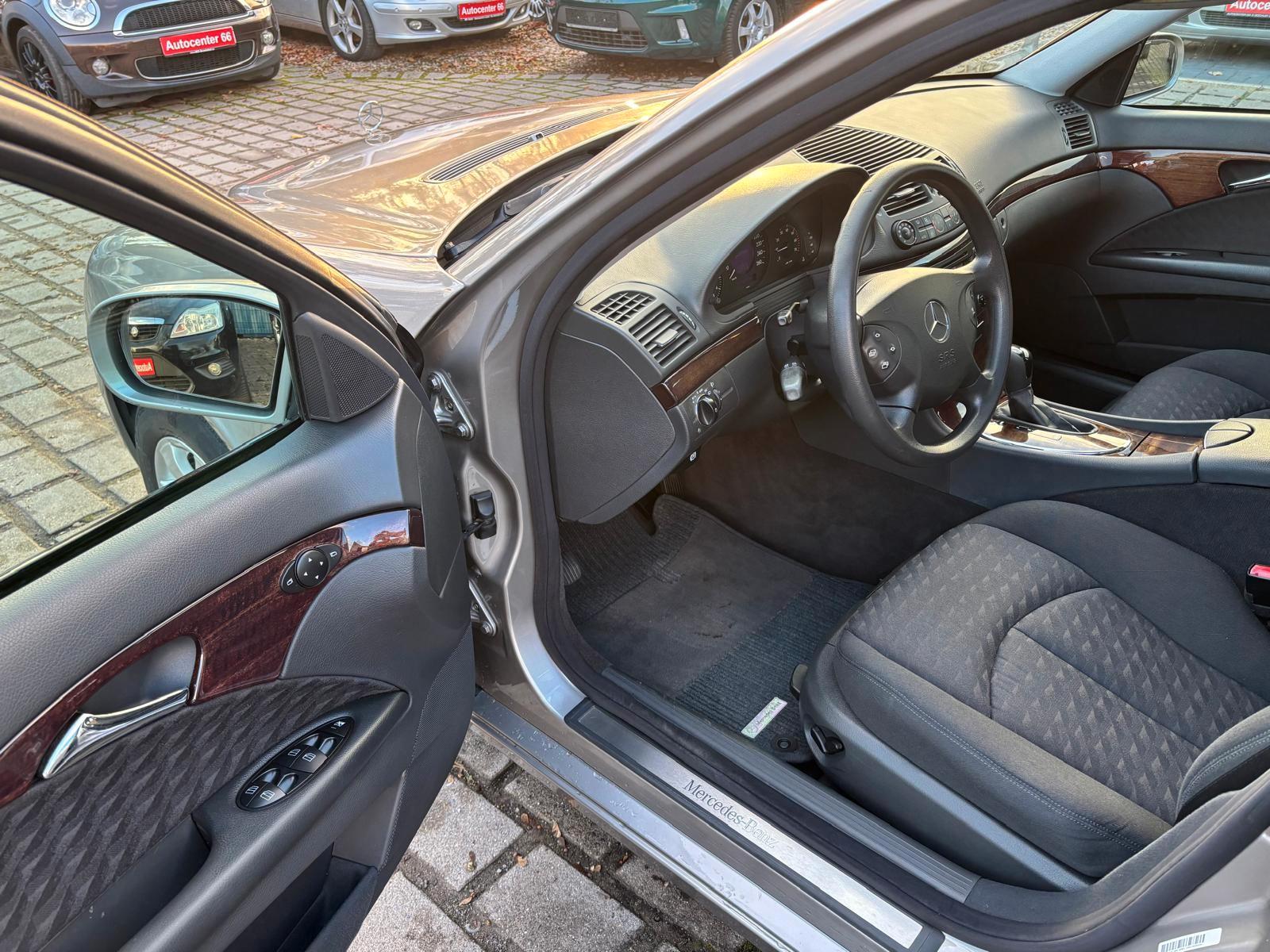 Mercedes-Benz E200 2004 — photo 18