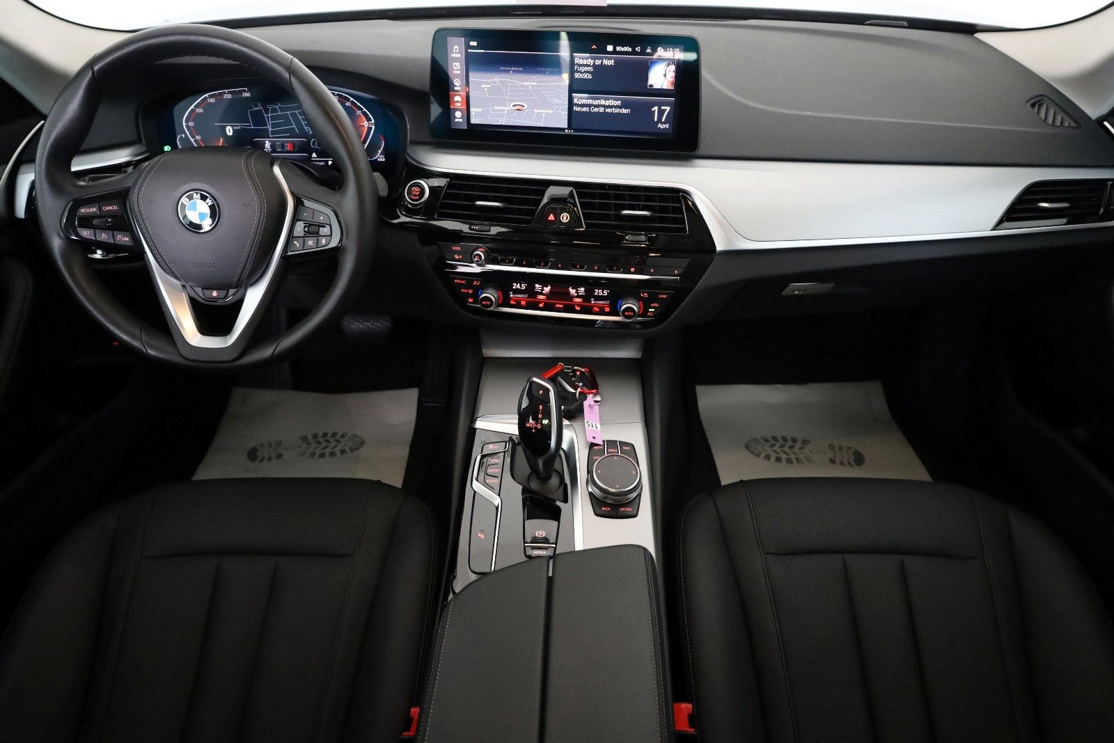 Fahrzeugabbildung BMW 520d xDrive Touring Leder,Navi,LED,Standheizung