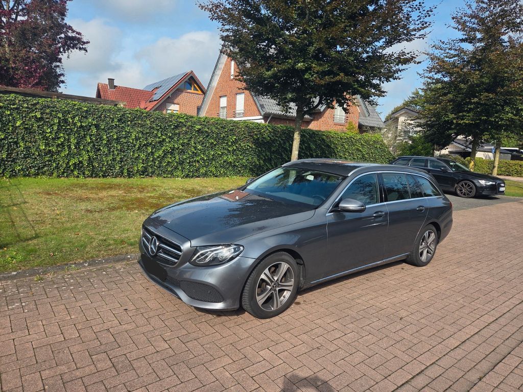 Image of Mercedes-Benz E 200