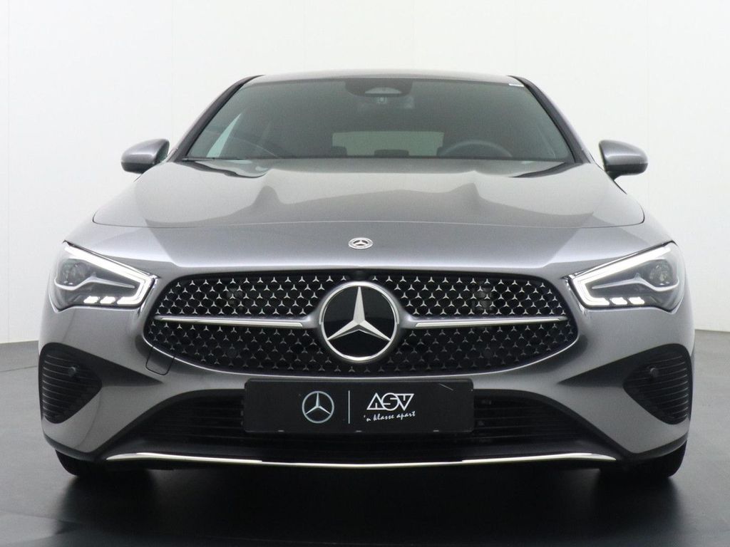 Mercedes-Benz CLA 180 Shooting Brake Star Edition Luxury Line