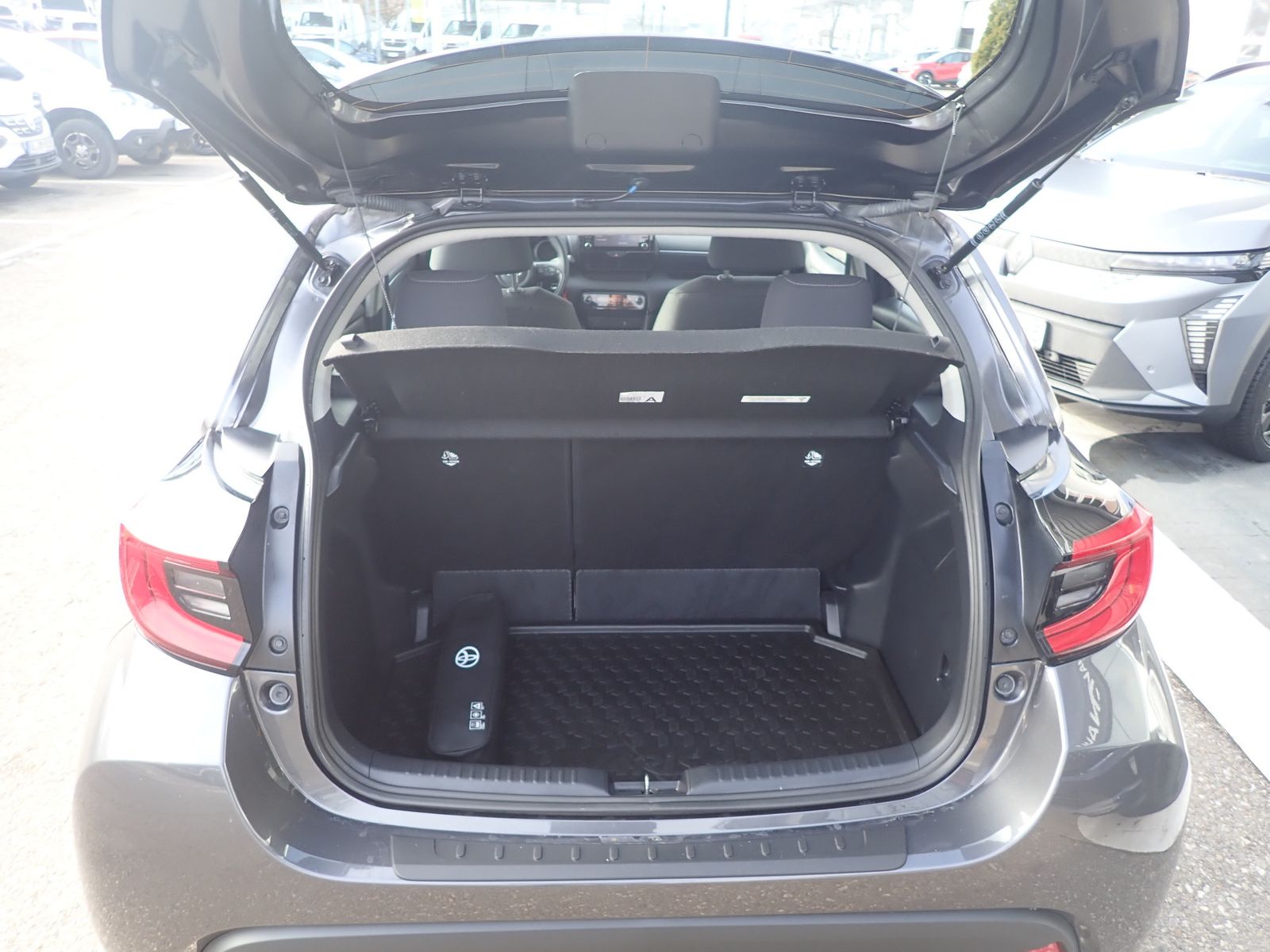 Fahrzeugabbildung Toyota Yaris Hybrid Team Deutschland