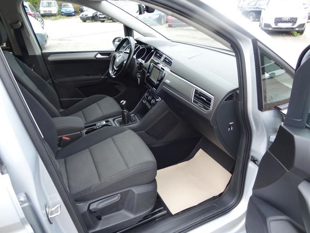 Fahrzeugabbildung Volkswagen Touran Comfortline/7-Sitz/150PS/AHK/Navi/