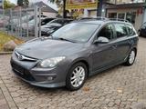 Hyundai i30 CW 1.6 CRDi Comfort / Klimaautomatik / - Hyundai i30 aus 2010 mit Diesel-Antrieb