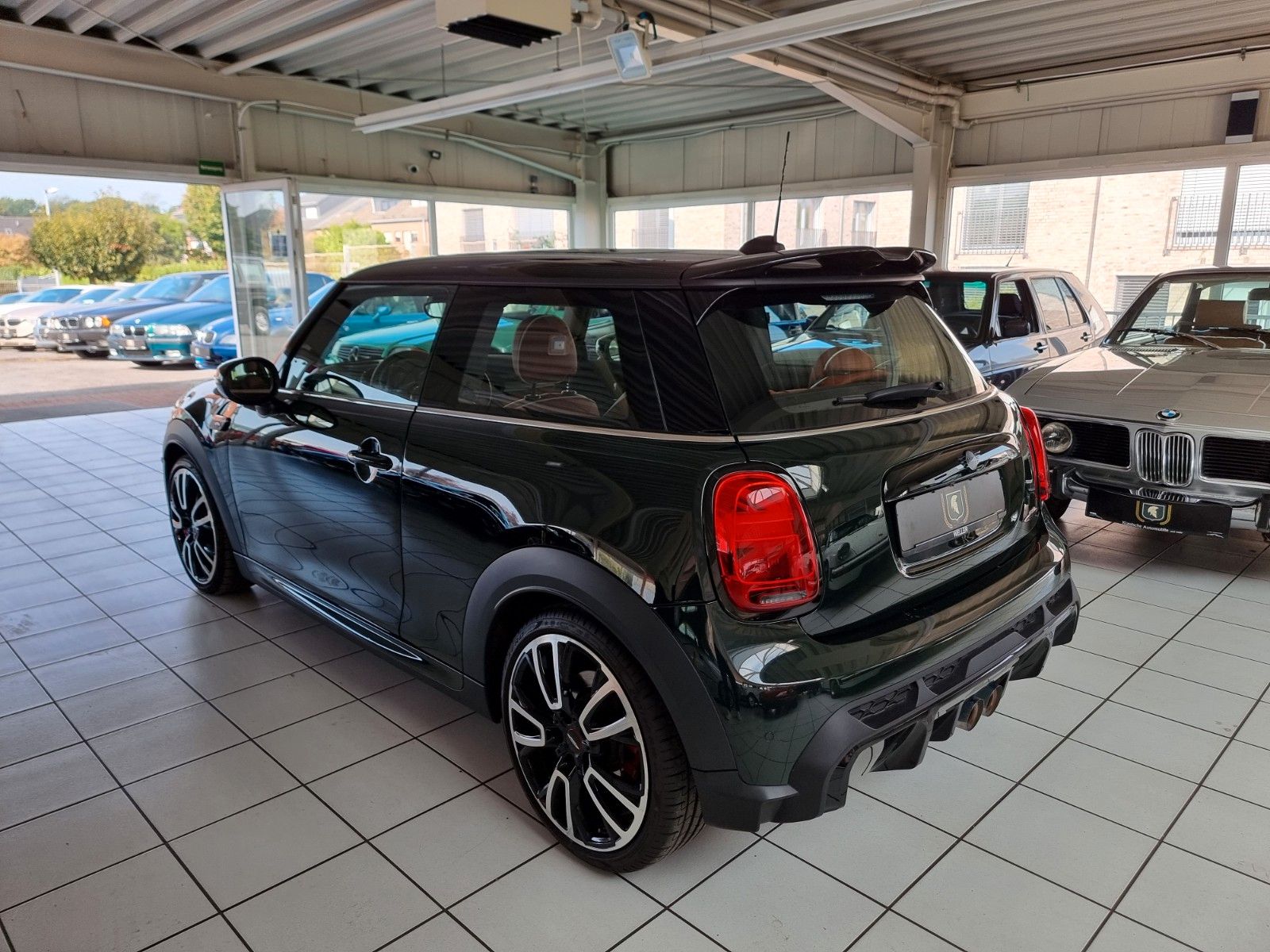 Fahrzeugabbildung MINI John Cooper Works/H&K/Pan/Full/Gar. 2027