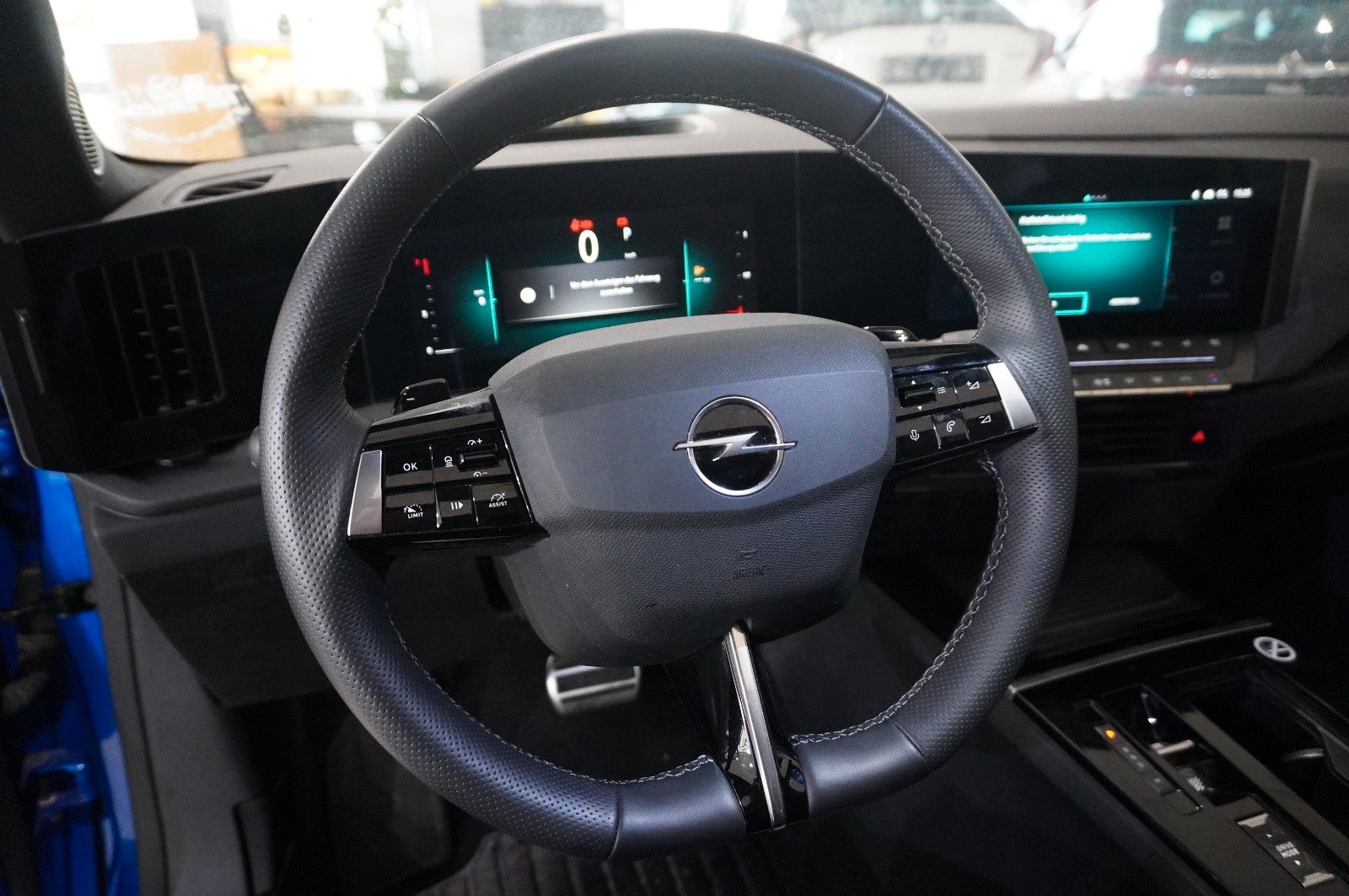 Fahrzeugabbildung Opel Astra ST 1.2T ULTIMATE NAVI/LED/PANO./SPORT/DAB+