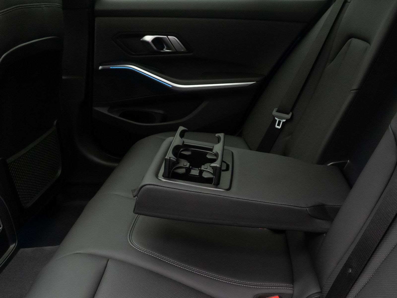 Fahrzeugabbildung BMW 320d xD M Sport 360° HUD DAB AHK Alarm Panorama