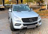 Mercedes-Benz ML 250 4MATIC - Top-Zustand, sehr gepflegt - silberne Mercedes-Benz ML 250