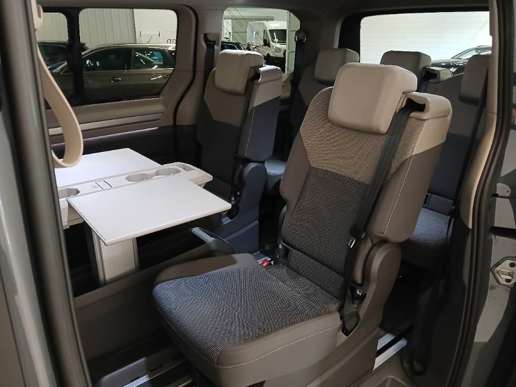 Fahrzeugabbildung Volkswagen T7 Multivan Edition ACC vis-a-vis STHZ Matrix