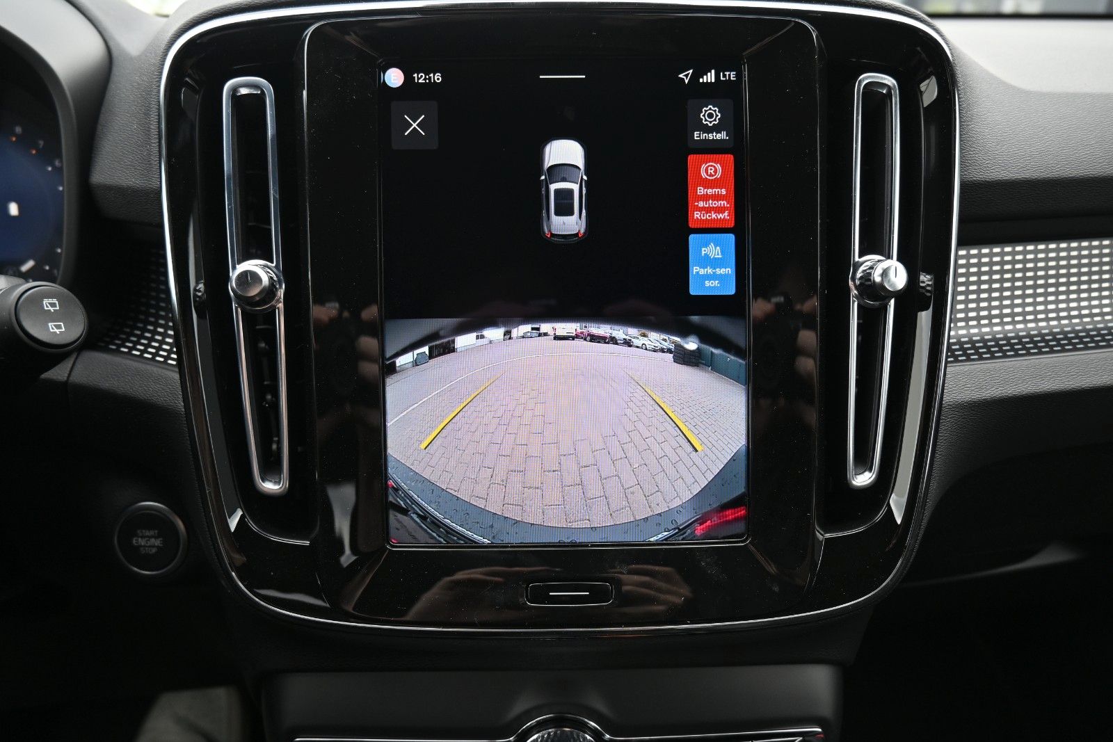 Fahrzeugabbildung Volvo XC40 B4 DKG Plus Black Edition*FSHZG*H&K*ACC*AHK