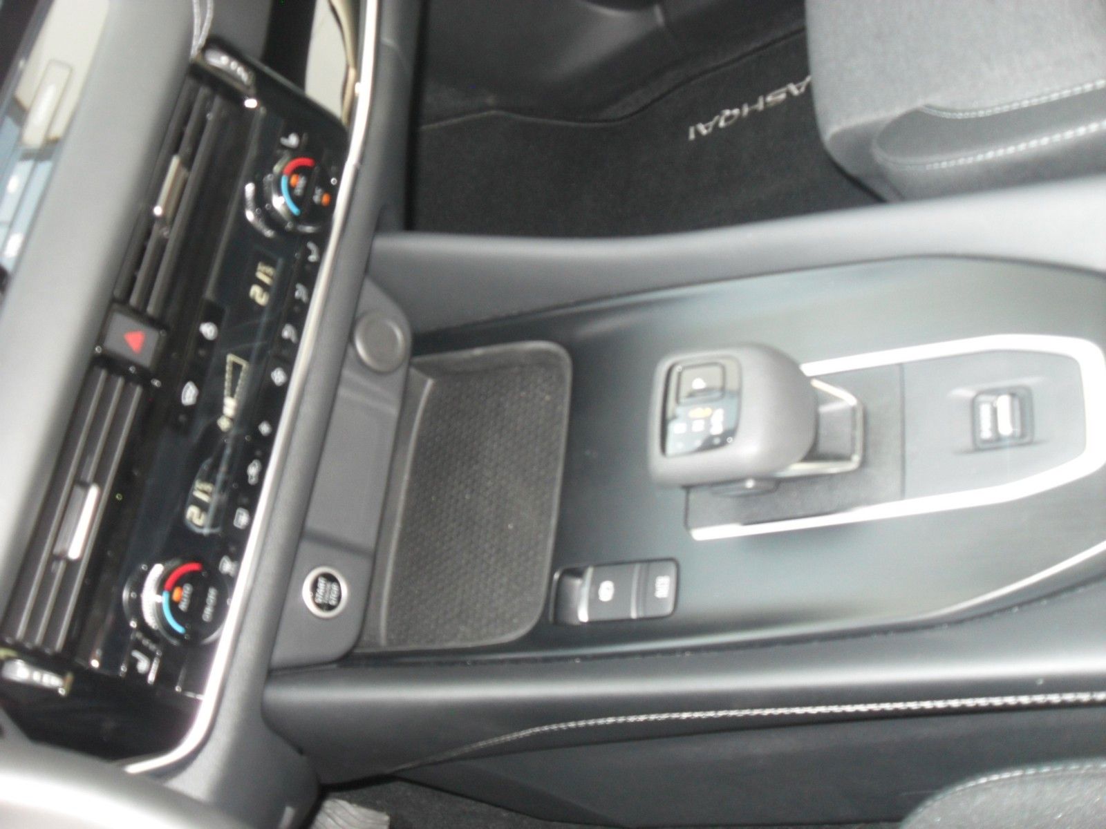 Fahrzeugabbildung Nissan Qashqai N-Connecta 1.3 DIG-T MHEV