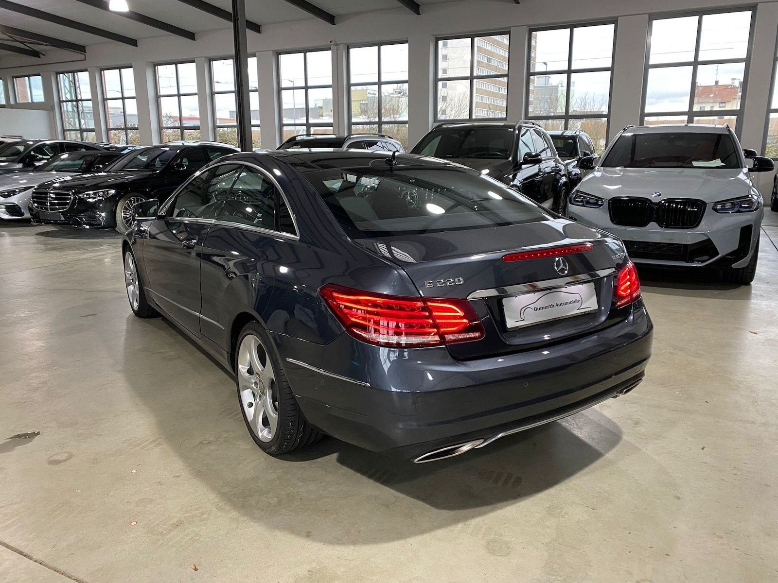 Fahrzeugabbildung Mercedes-Benz E 220 d BlueTec Sport/Leder/Pano/LED/1.Hand/