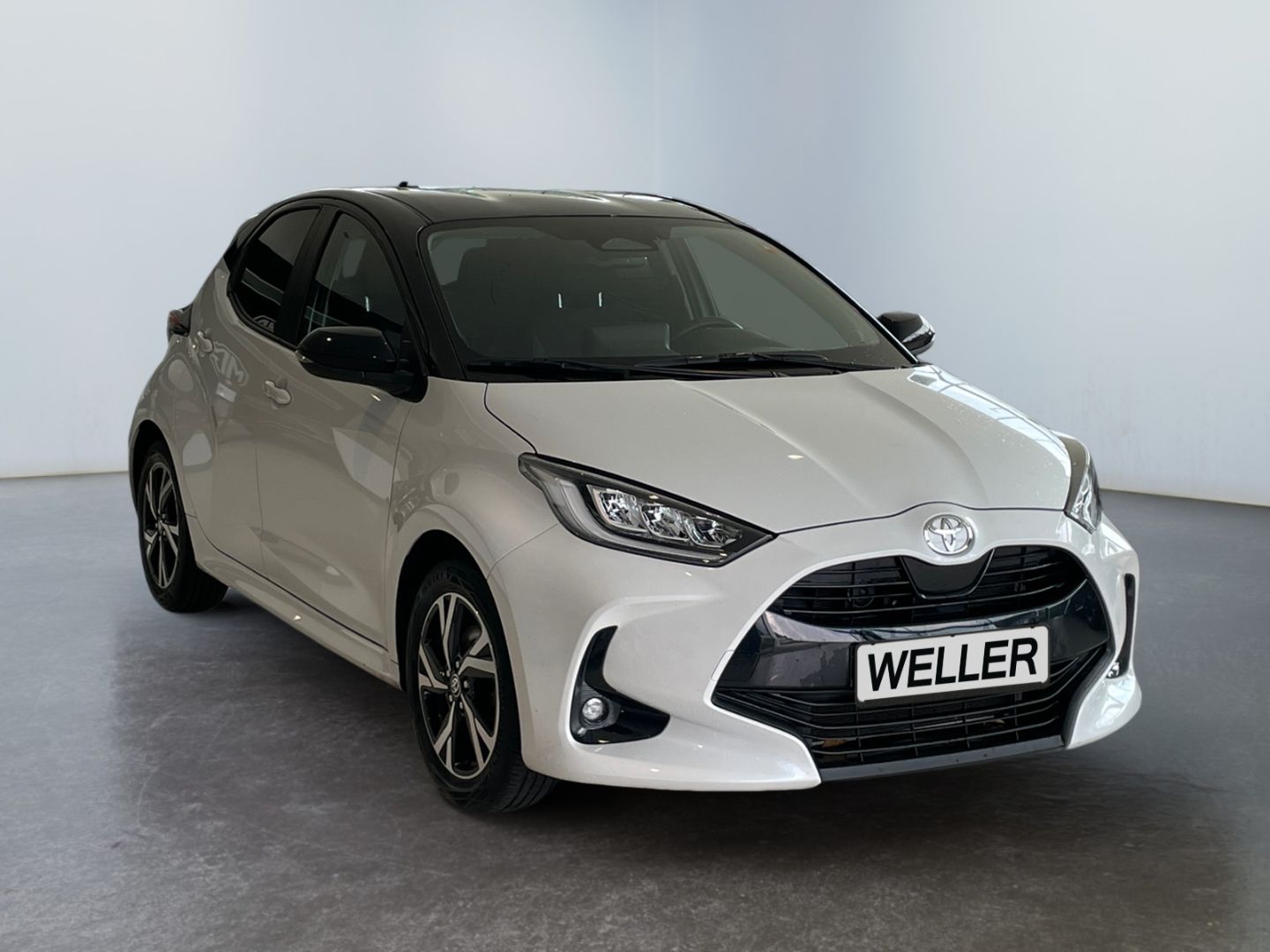 Toyota Yaris Hybrid 1.5 Black&White *ACC*CAM*SHZ*CarPla imagem 3
