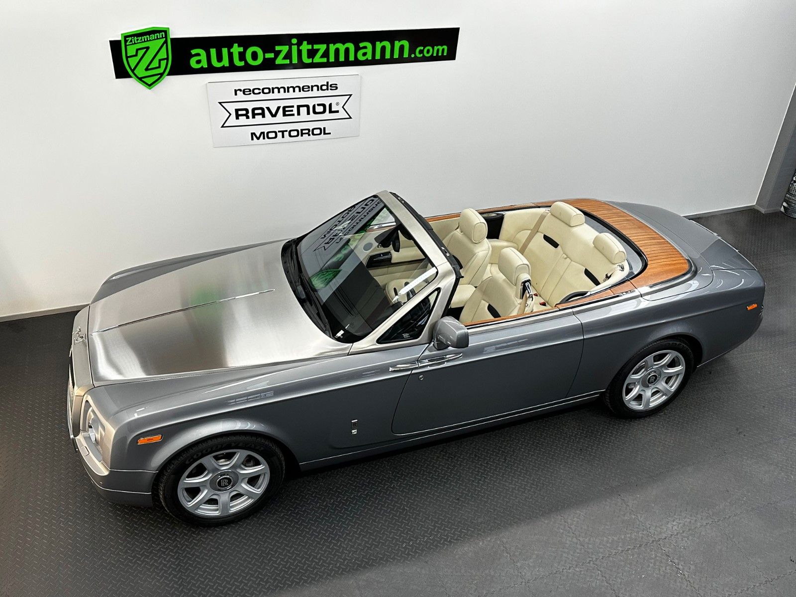 Fahrzeugabbildung Rolls-Royce Phantom Drophead/TEAK-DECK/KAMERA/WENIG KM/TOP