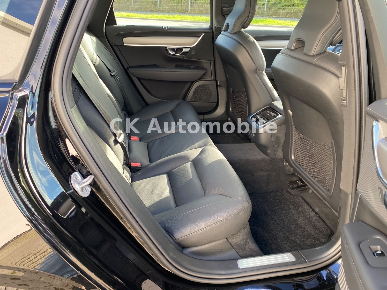 Fahrzeugabbildung Volvo V90 B5 Ultimate Dark AWD/BLIS/Pano/Head-Up/AHK