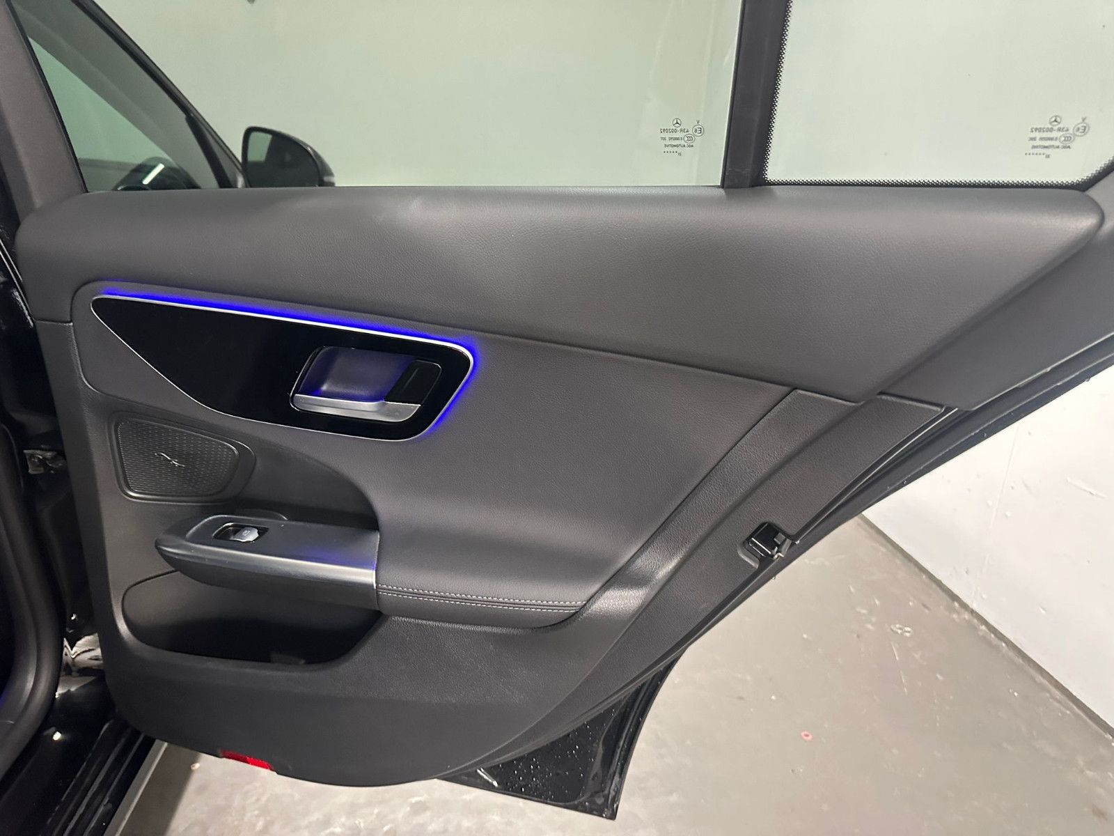Fahrzeugabbildung Mercedes-Benz C 220 d T Autom. *AVANTGARDE*DISTRO*AHK*NIGHT