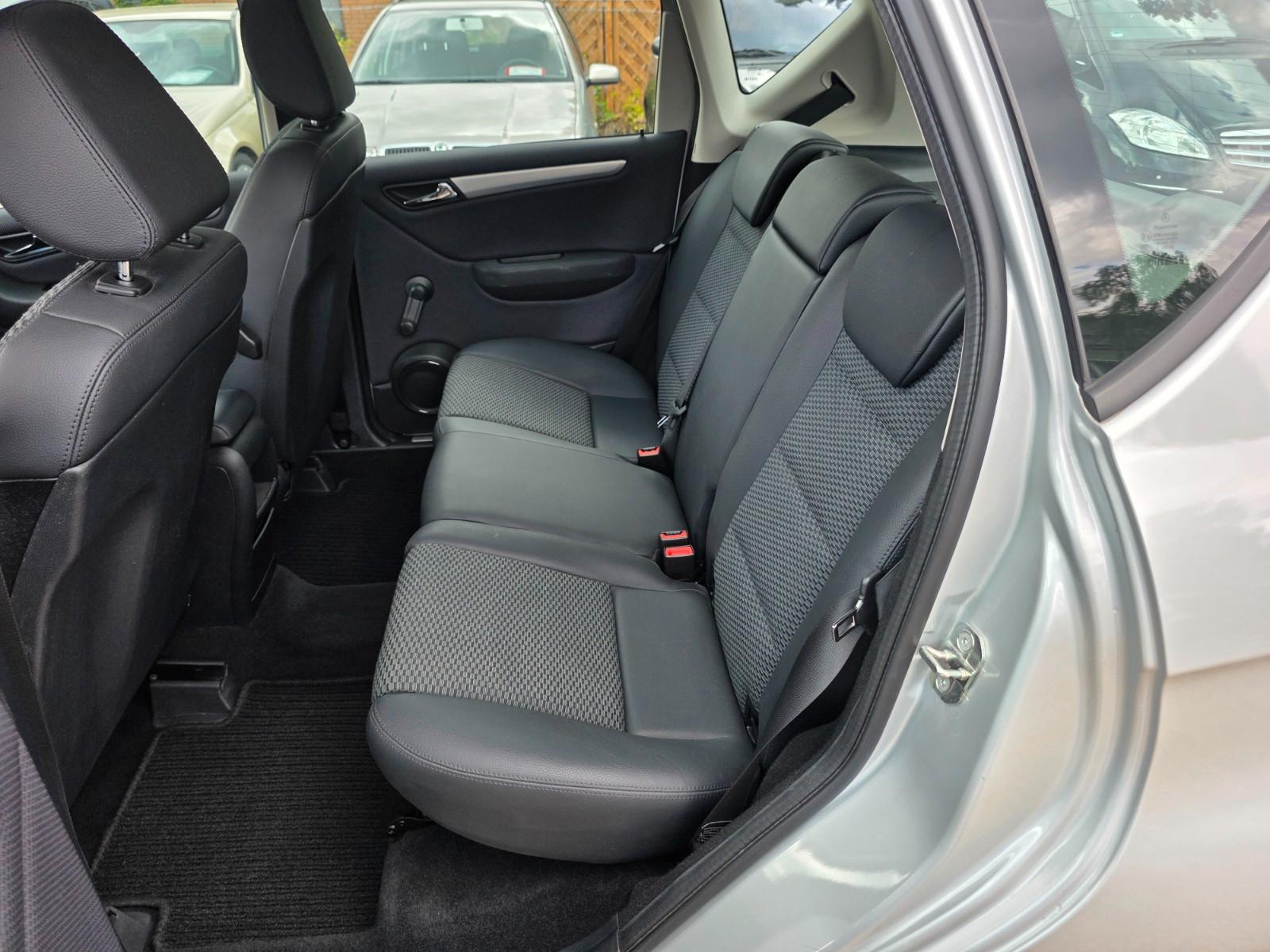 Mercedes-Benz A 180 AVANTGARDE Automatik*Navi*Leder*PDC*Sitzh.
