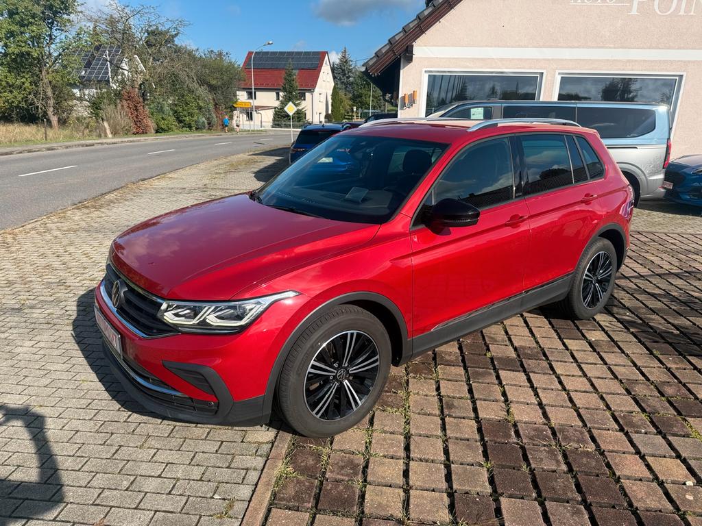 Volkswagen Tiguan Active mit Head Up und AHZV 2022