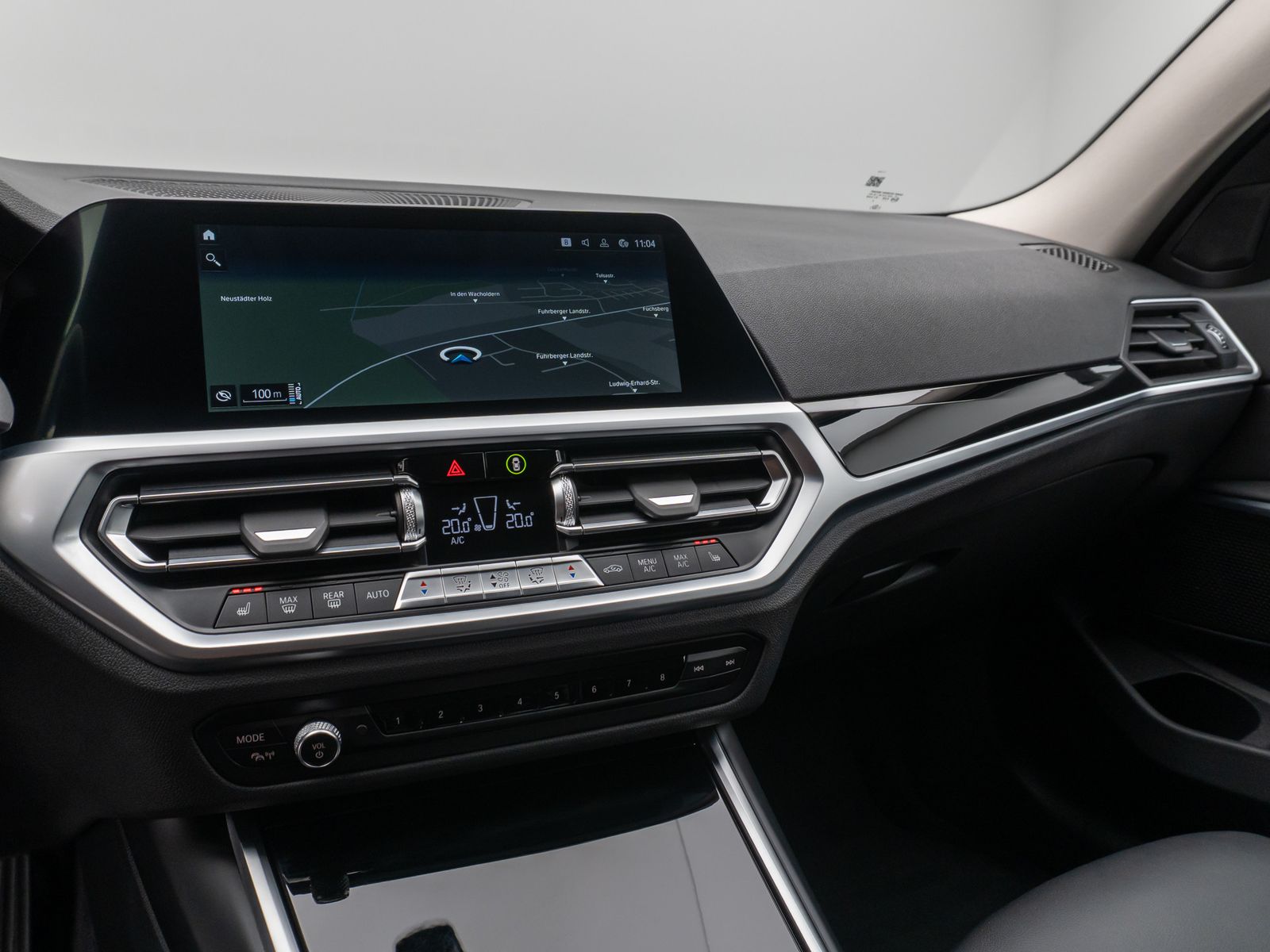Fahrzeugabbildung BMW 330e DAB HiFi PDC DrivingAssist Alarm Sport LED
