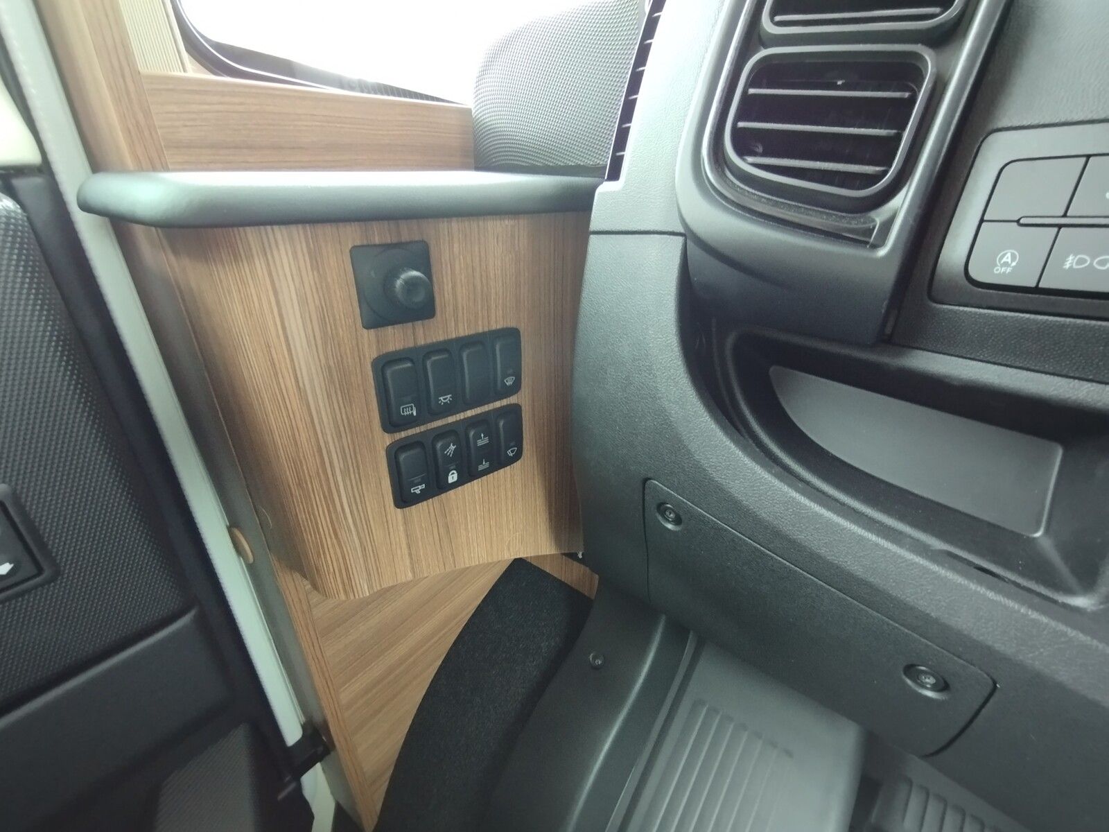 Fahrzeugabbildung Eura Mobil Integra I 760 QF SAT,Solar,Klimaanlage,TV,RK