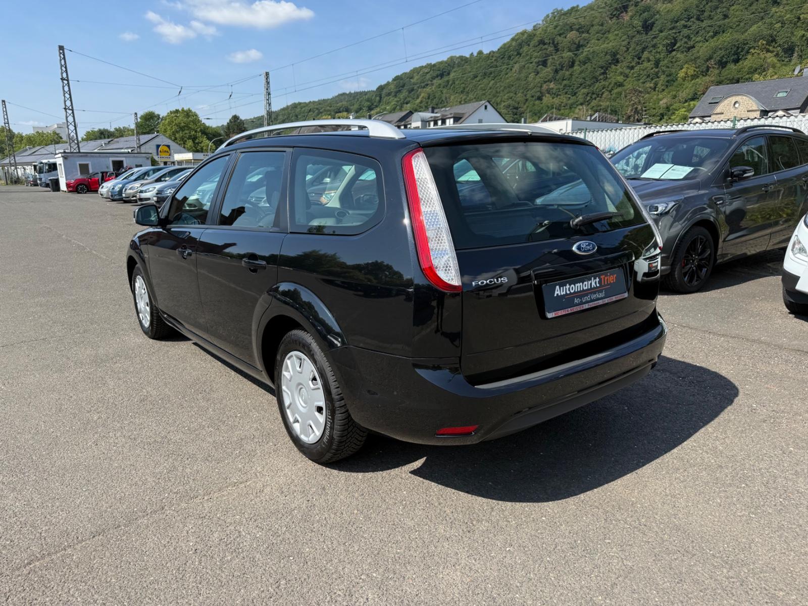 Ford Focus 2010 — interior
