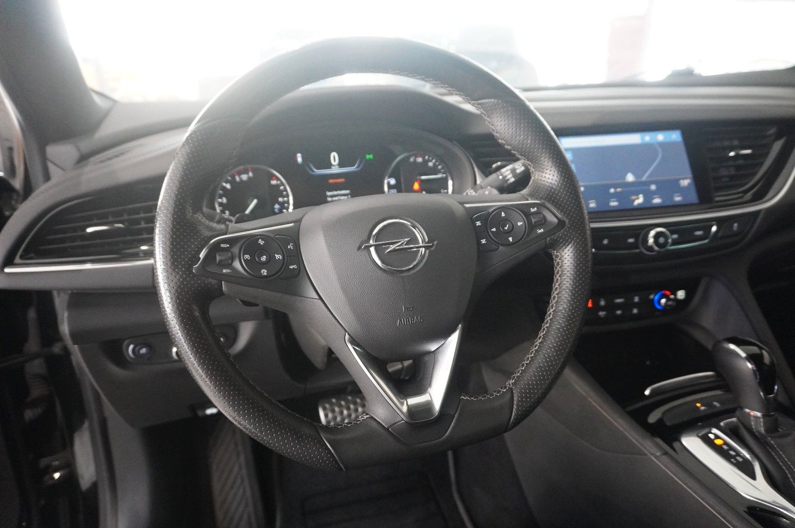 Fahrzeugabbildung Opel Insignia B ST 2.0D ULTIMATE NAVI/LED/KAMERA/AHK