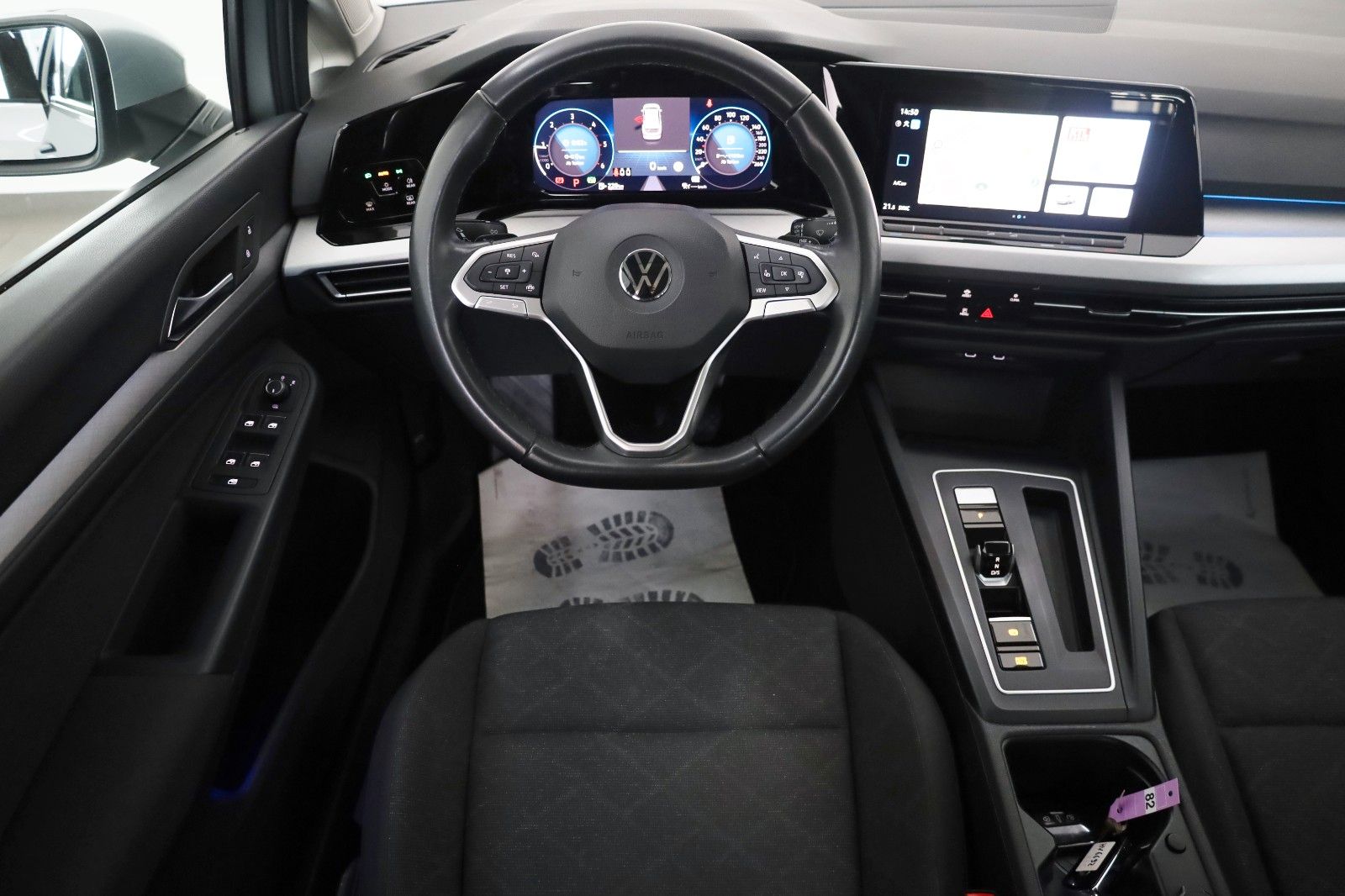 Fahrzeugabbildung Volkswagen Golf VIII Variant Life Navi,LED,PDC,Lane/Front A