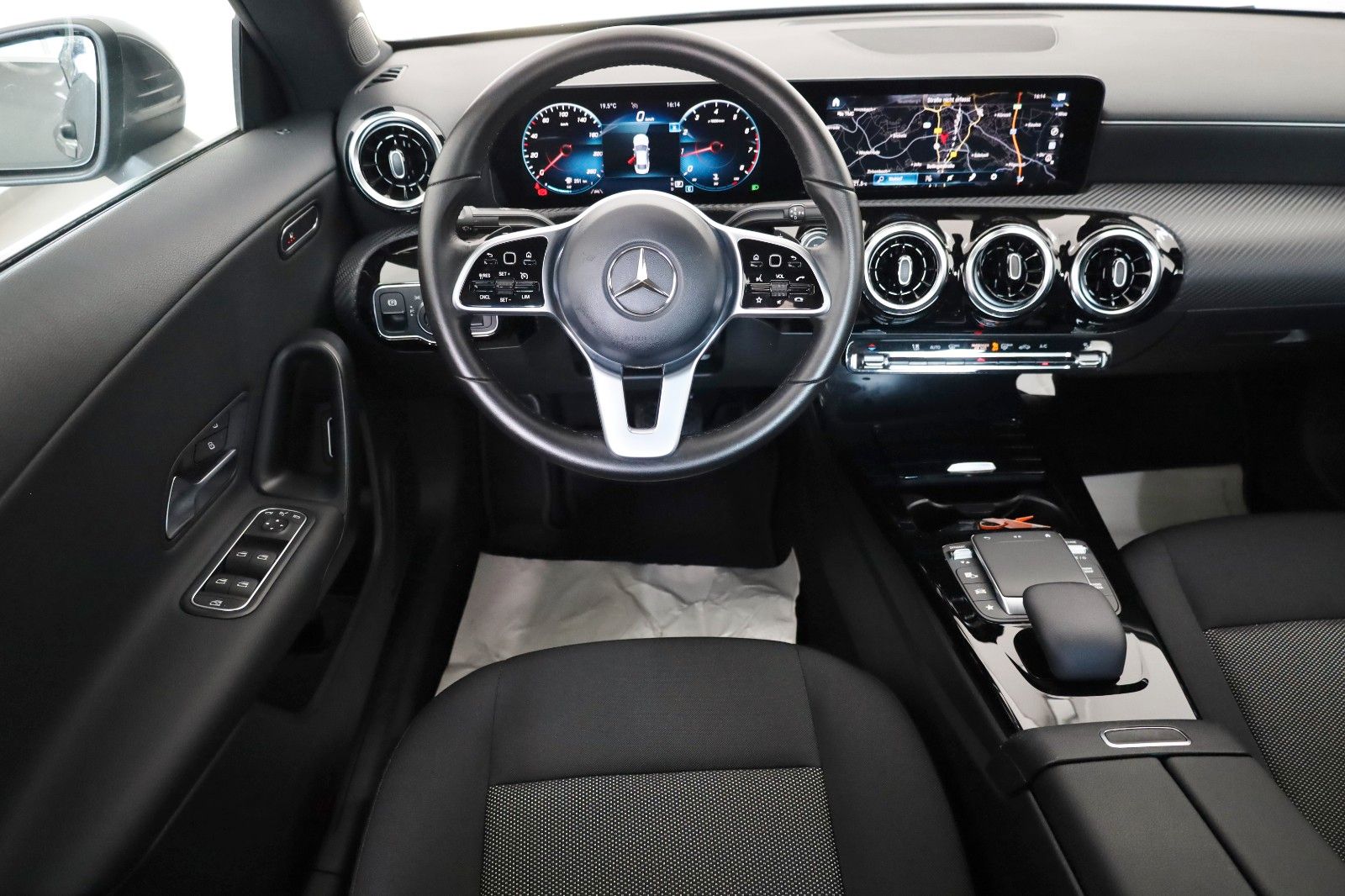 Fahrzeugabbildung Mercedes-Benz CLA 200 Coupè, Navi, LED, SH, Kamera, Widescreen