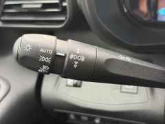 Fahrzeugabbildung Citroën Berlingo XL BlueHDi 130 EAT8 MAX 7 Sitzer & Navi