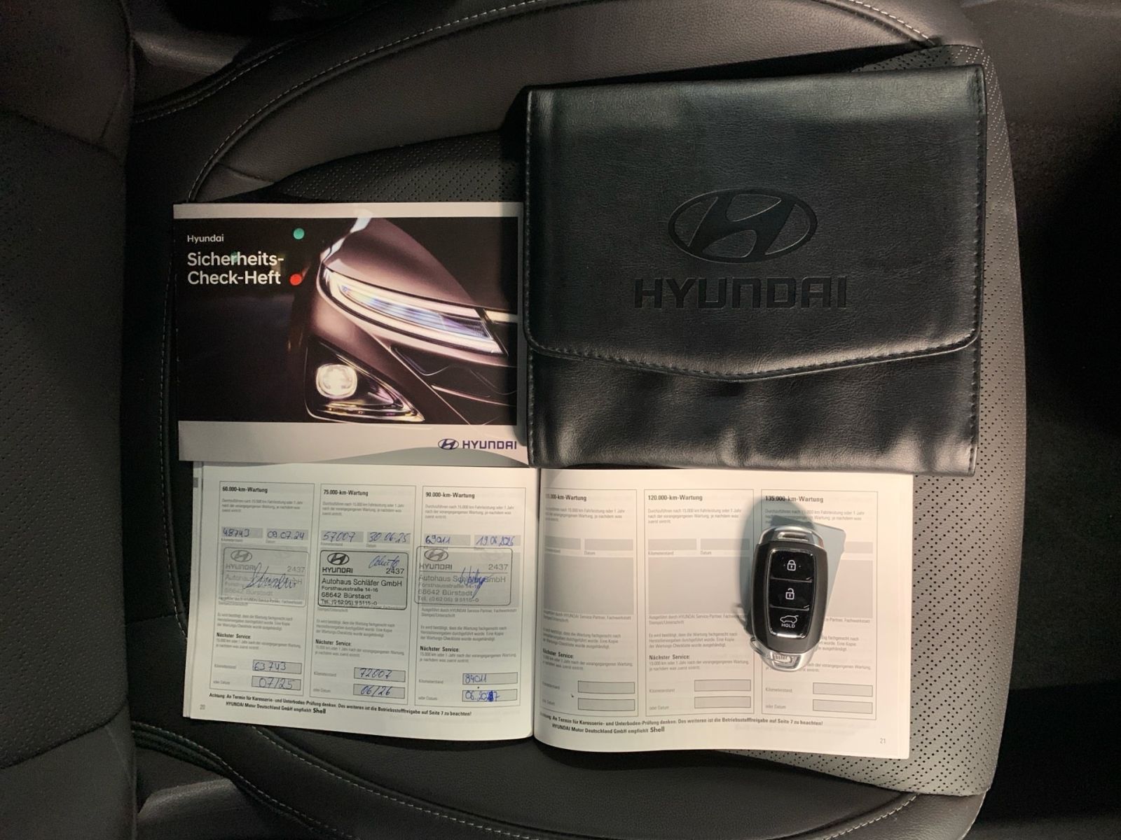 Fahrzeugabbildung Hyundai KONA 1.6 T-GDI 7-DCT Premium Leder Navi