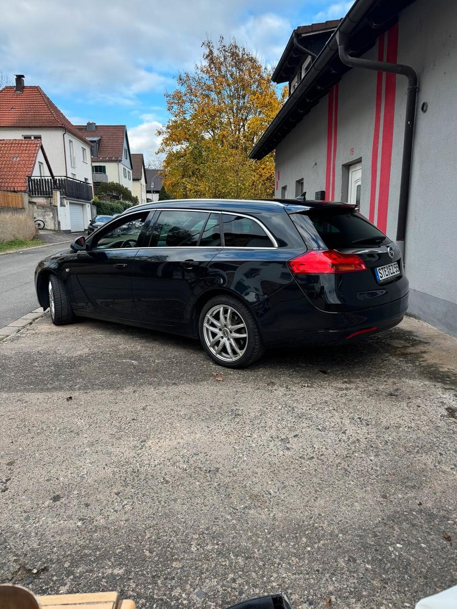 Opel Insignia 2012 — rear view