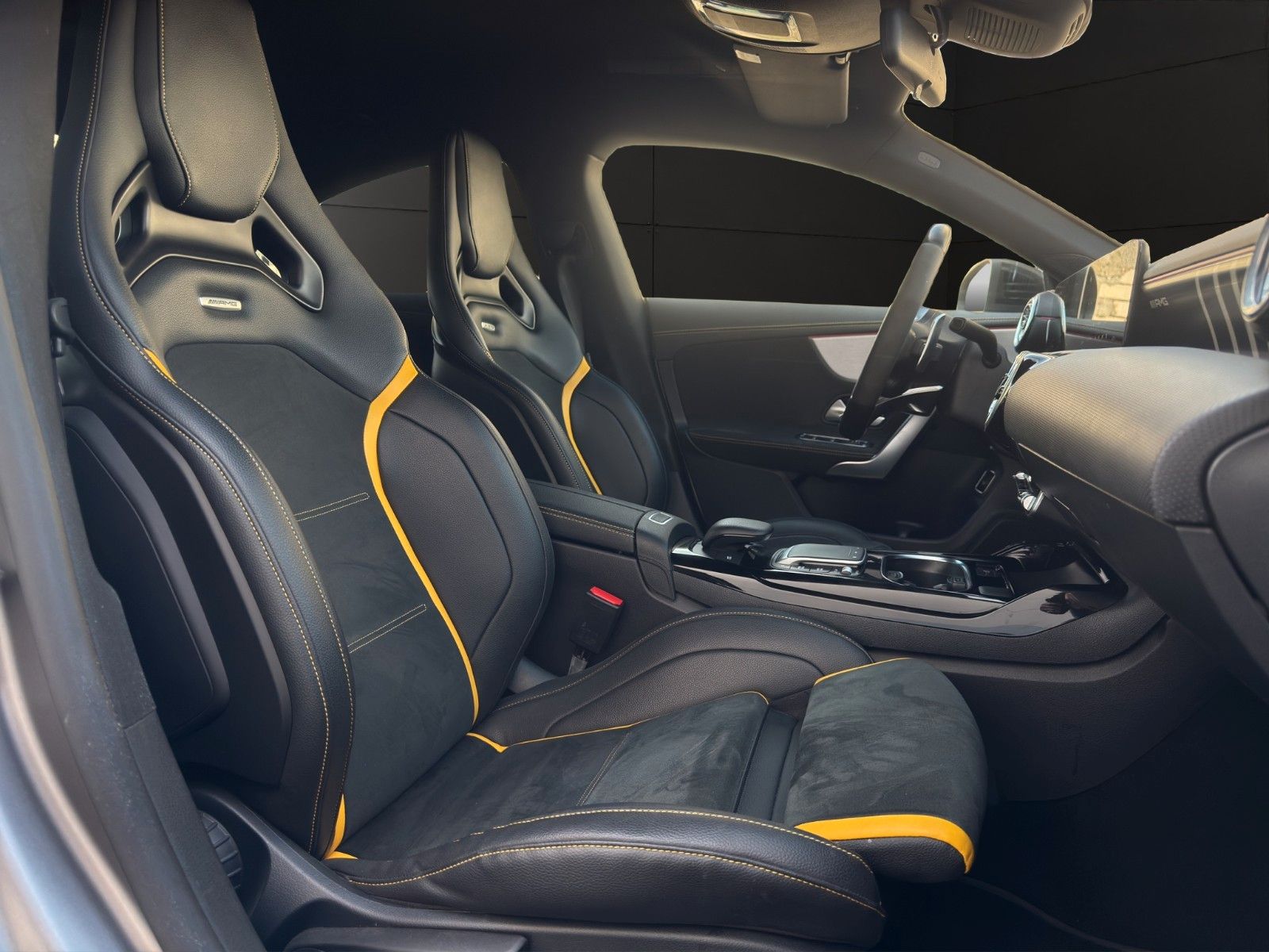 Fahrzeugabbildung Mercedes-Benz CLA 45 S AMG Matt/Perf-Sitz/MBeam/AERO/Night-Pkt