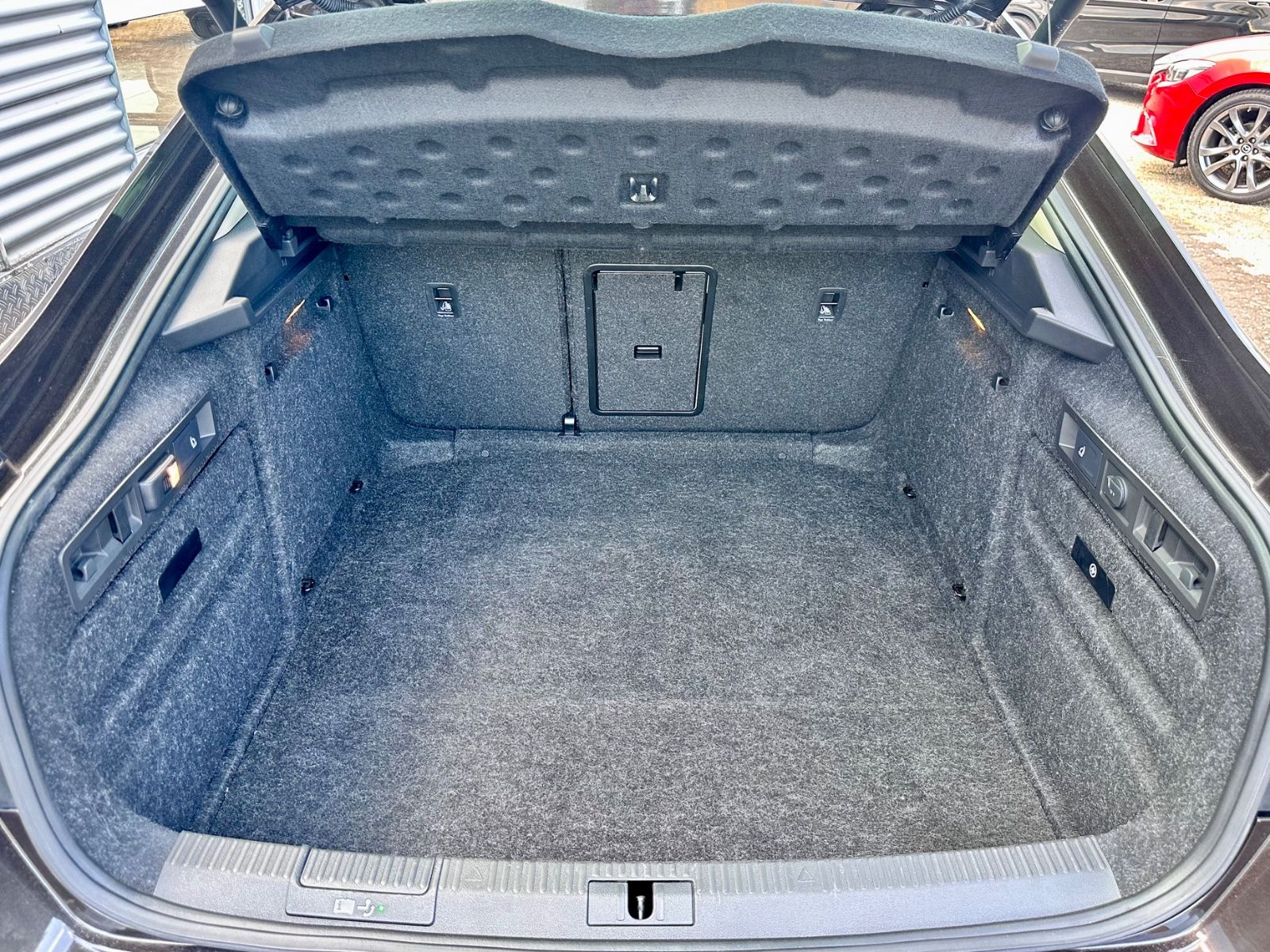 Fahrzeugabbildung SKODA SUPERB L&K 4x4*AHK+LEDER+DSG*MOD.2019*