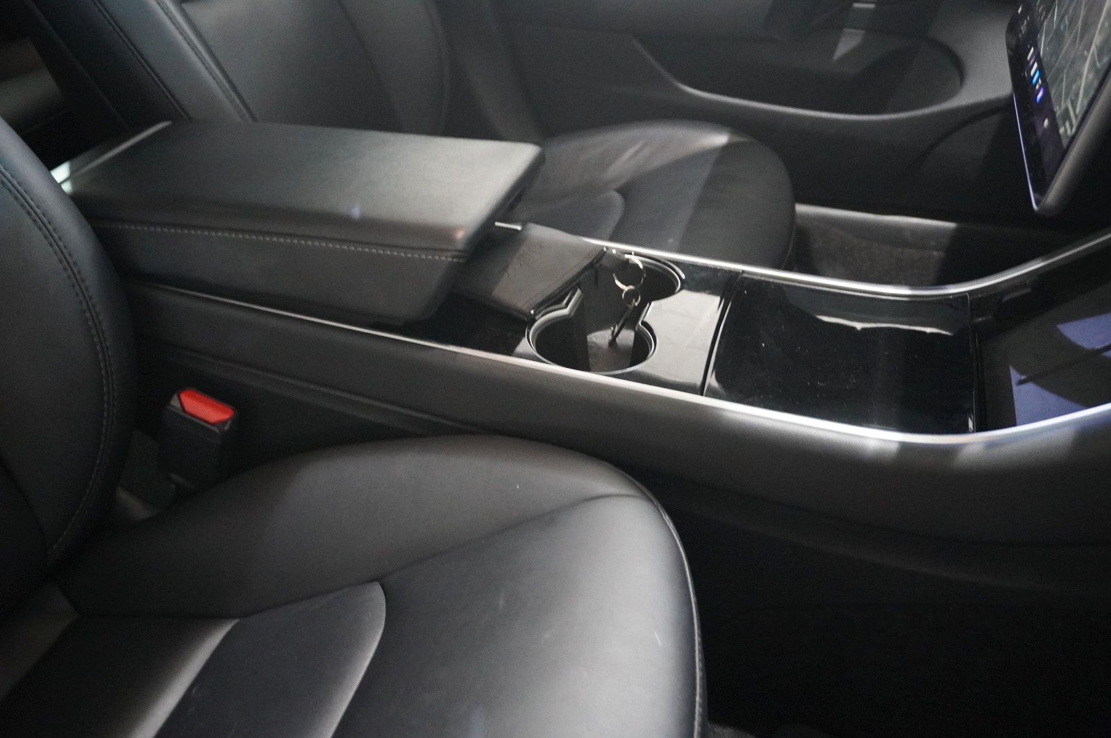 Fahrzeugabbildung Tesla Model 3 Standard Range Plus NAVI/KAMERA/DAB/AHK