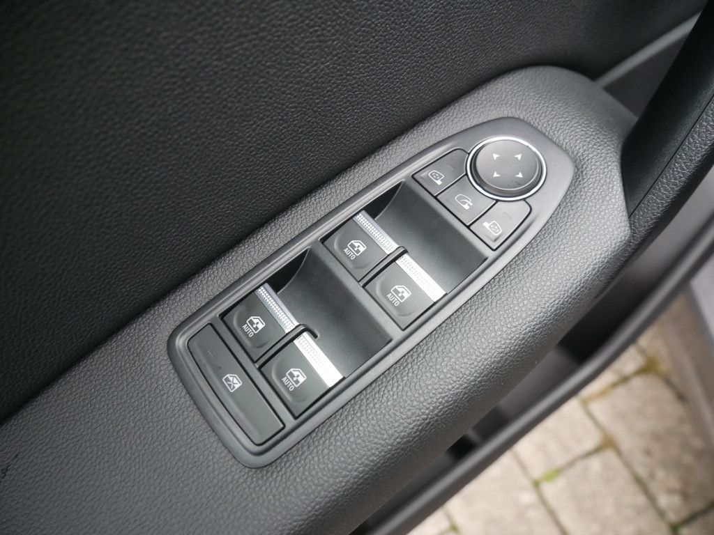 Fahrzeugabbildung Renault Captur Intens TCe 130 SHZ KAMERA NAVI AHK LED