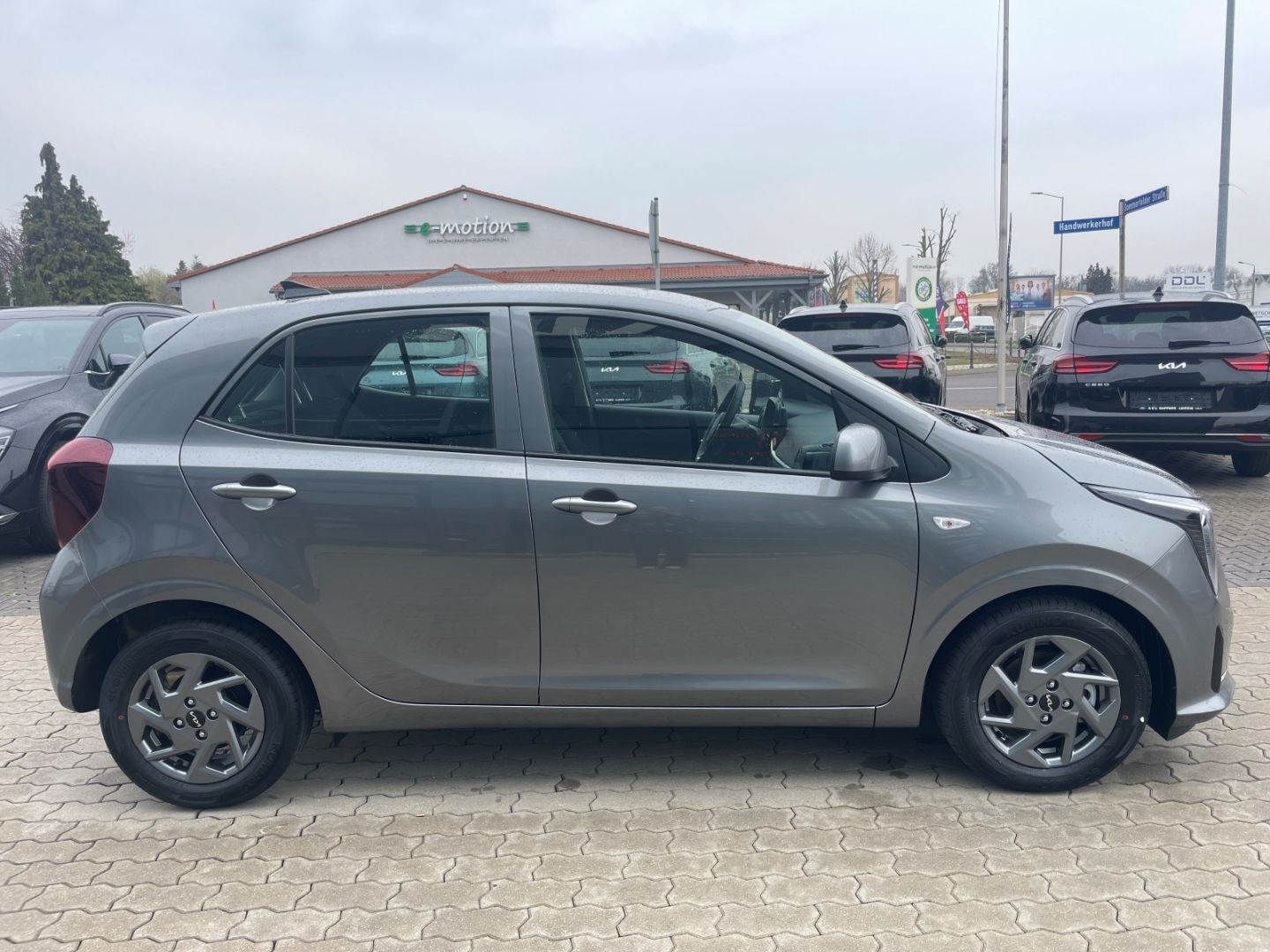 Fahrzeugabbildung Kia Picanto Vision Kamera PDC DAB Navi Verkehrszeich