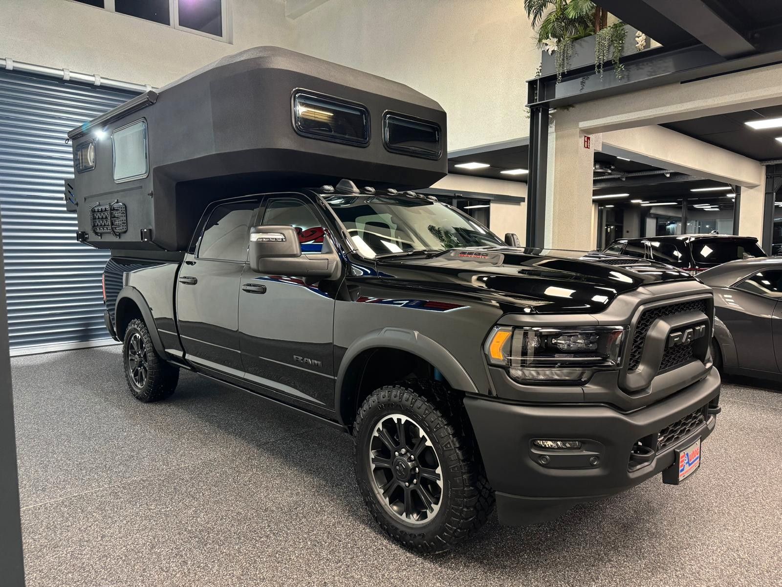 Fahrzeugabbildung Dodge RAM 2500 6.4-V8 LUFTFED. KABINE GLADIATOR XLE