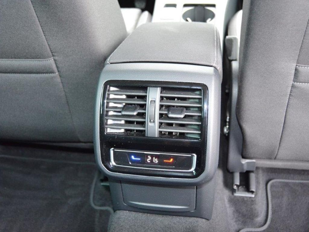 Passat Variant 1.5 TSI Business LED/NAVI+VZE+RFK