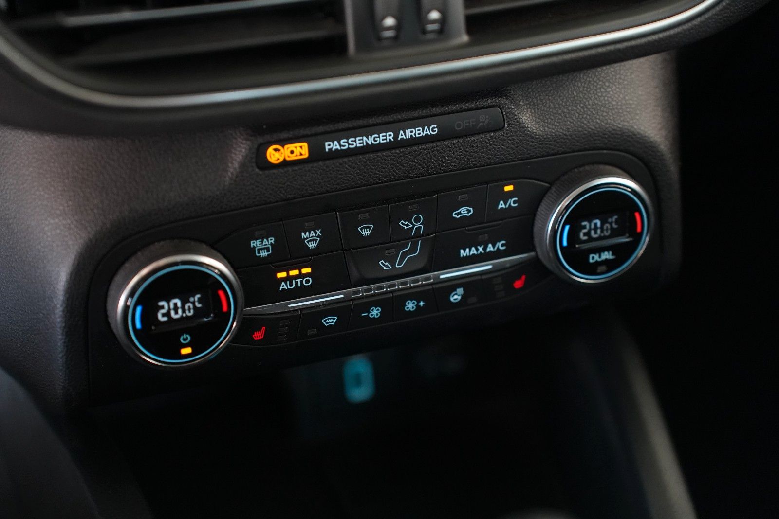 Fahrzeugabbildung Ford Focus Active*Winter P.*AHK schwenkb.*KEYFREE*NAV