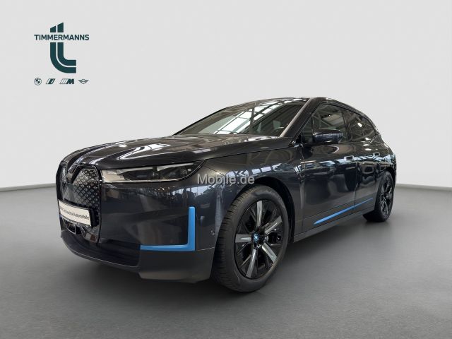 BMW iX xDrive40  77kWh Pano DrAssProf 21