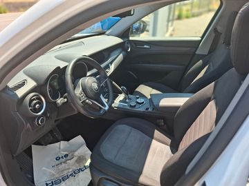 Alfa-Romeo Stelvio - 8