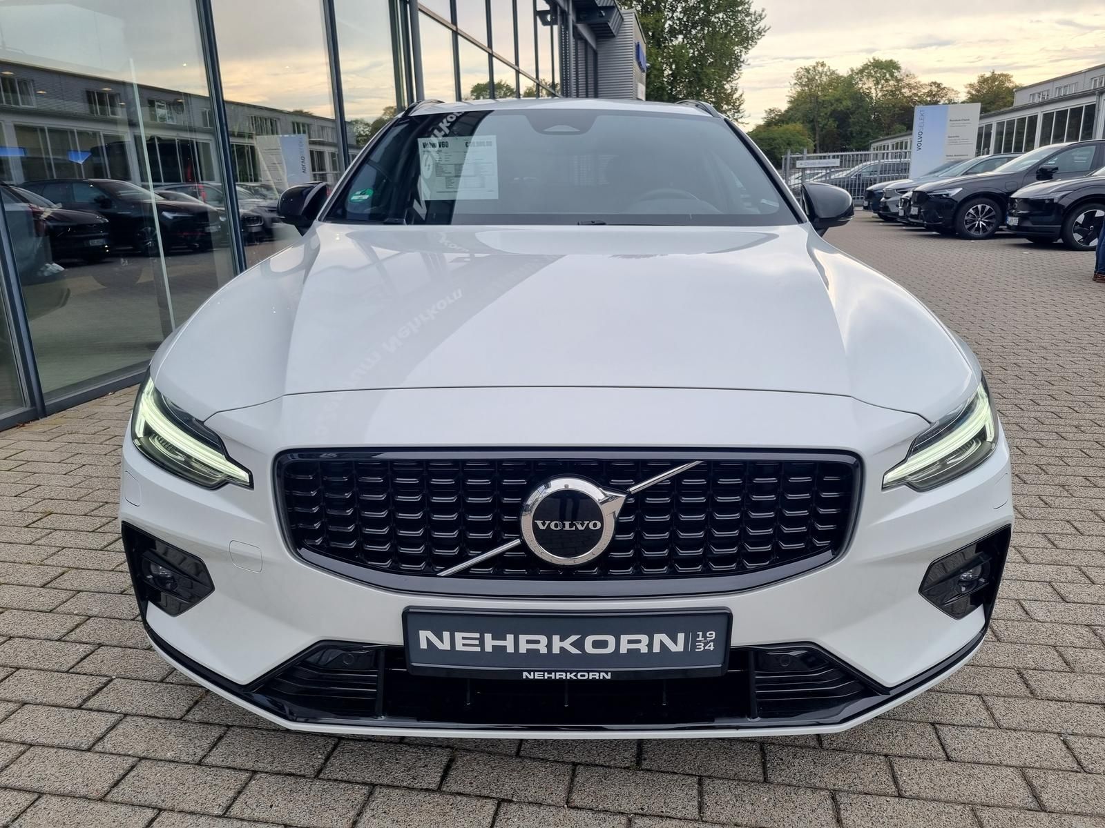 Fahrzeugabbildung Volvo V60 B4 Diesel Plus Dark 'Standheizung'